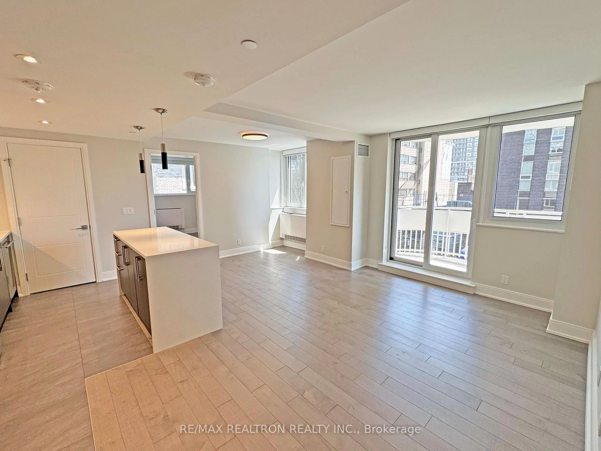 Photo 4 of Unit 301, 11 Walmer Road, Toronto, The Annex — HOMEH