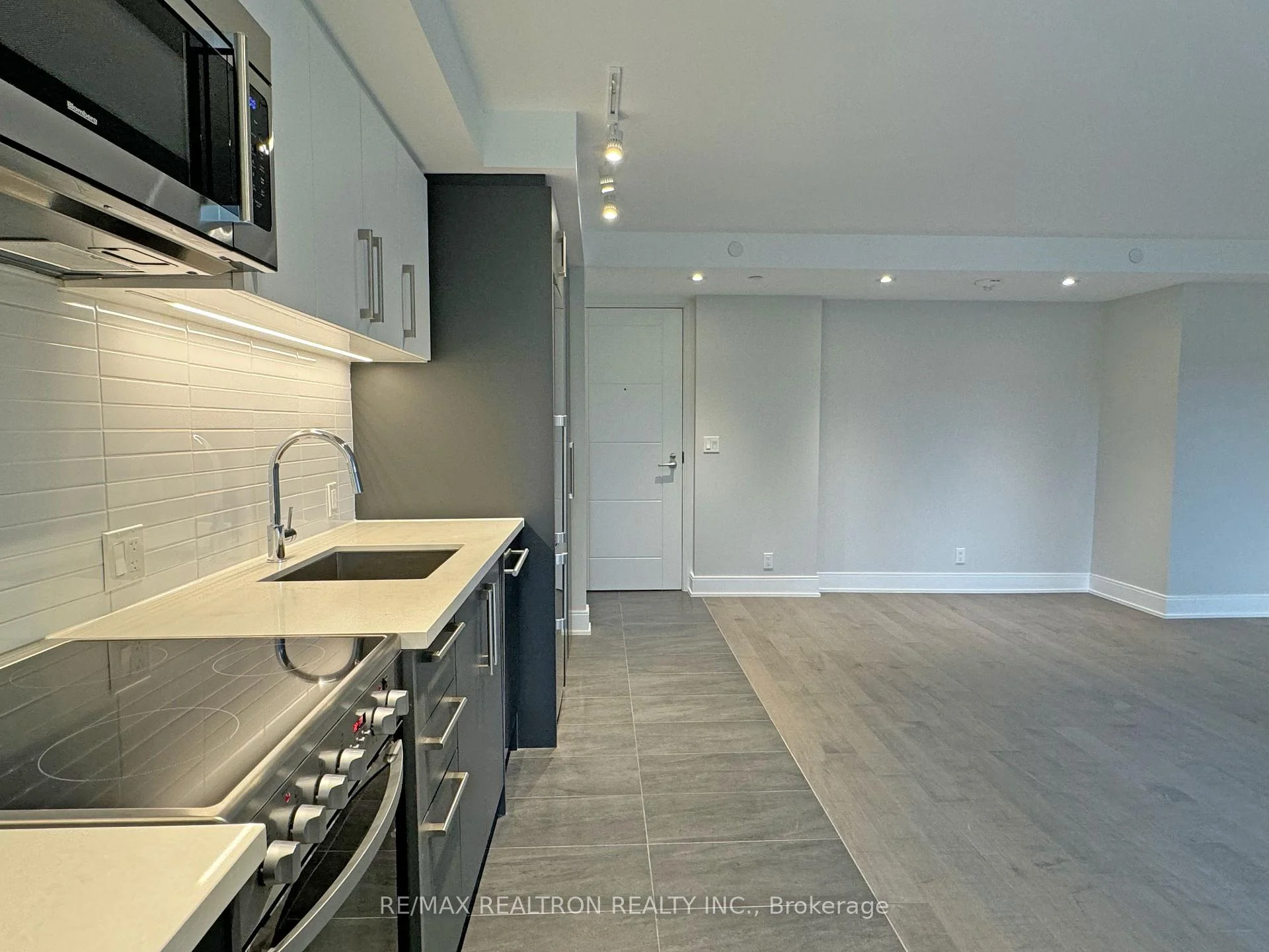 Photo 12 of Unit 301, 11 Walmer Road, Toronto, The Annex — HOMEH