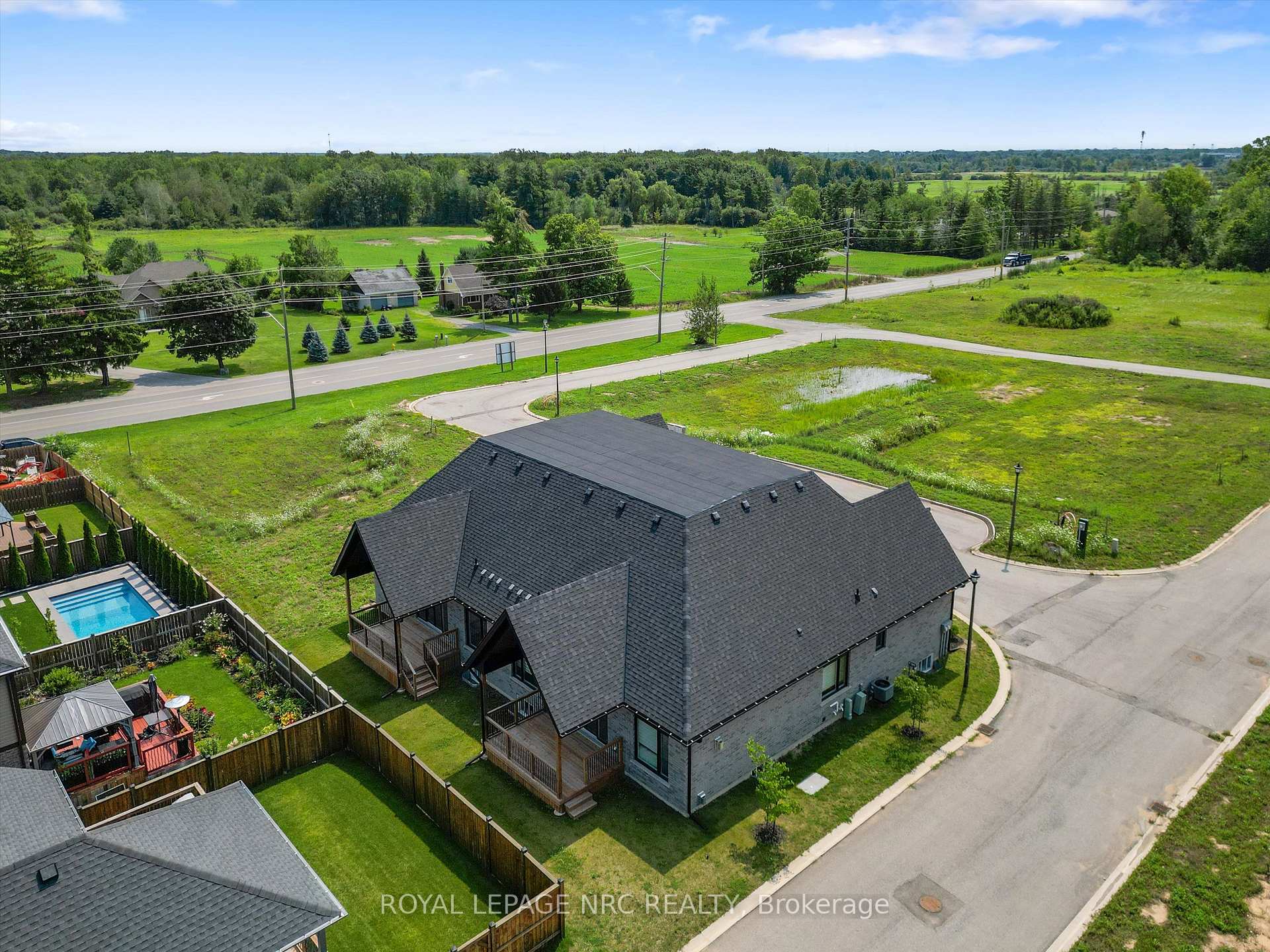 Photo 38 of 11 Primrose Street, Pelham, Fonthill — HOMEH
