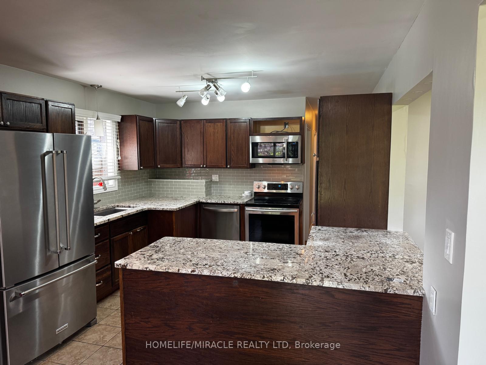 Photo 3 of 920 Willowdale Avenue, Oshawa, Donevan — HOMEH