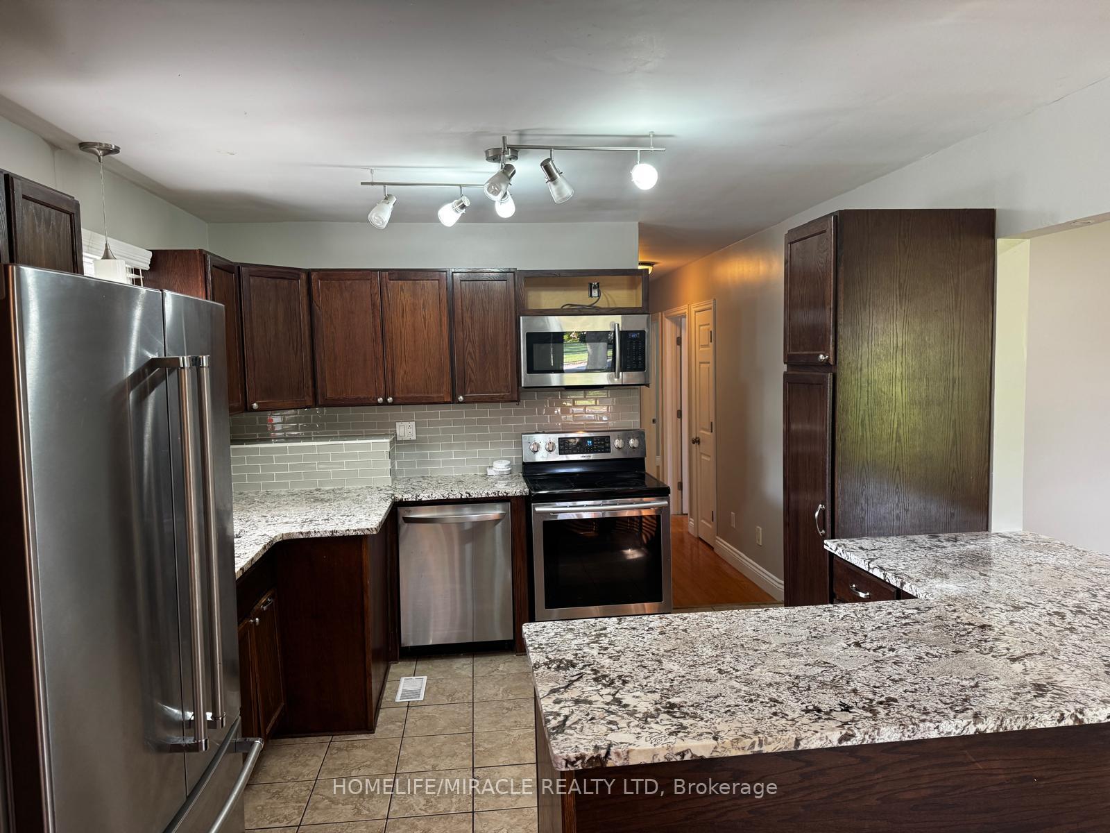 Photo 4 of 920 Willowdale Avenue, Oshawa, Donevan — HOMEH