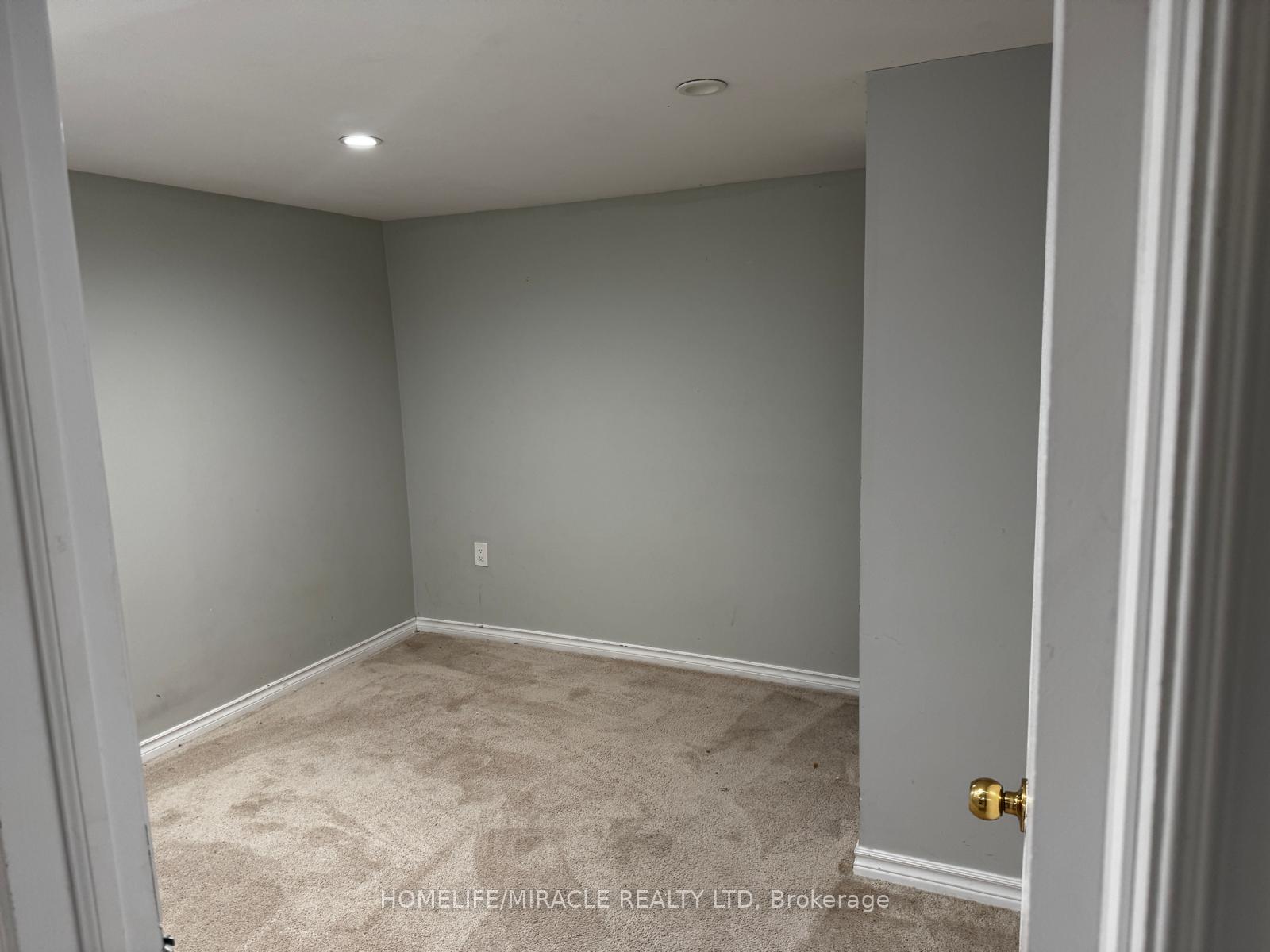 Photo 15 of 920 Willowdale Avenue, Oshawa, Donevan — HOMEH