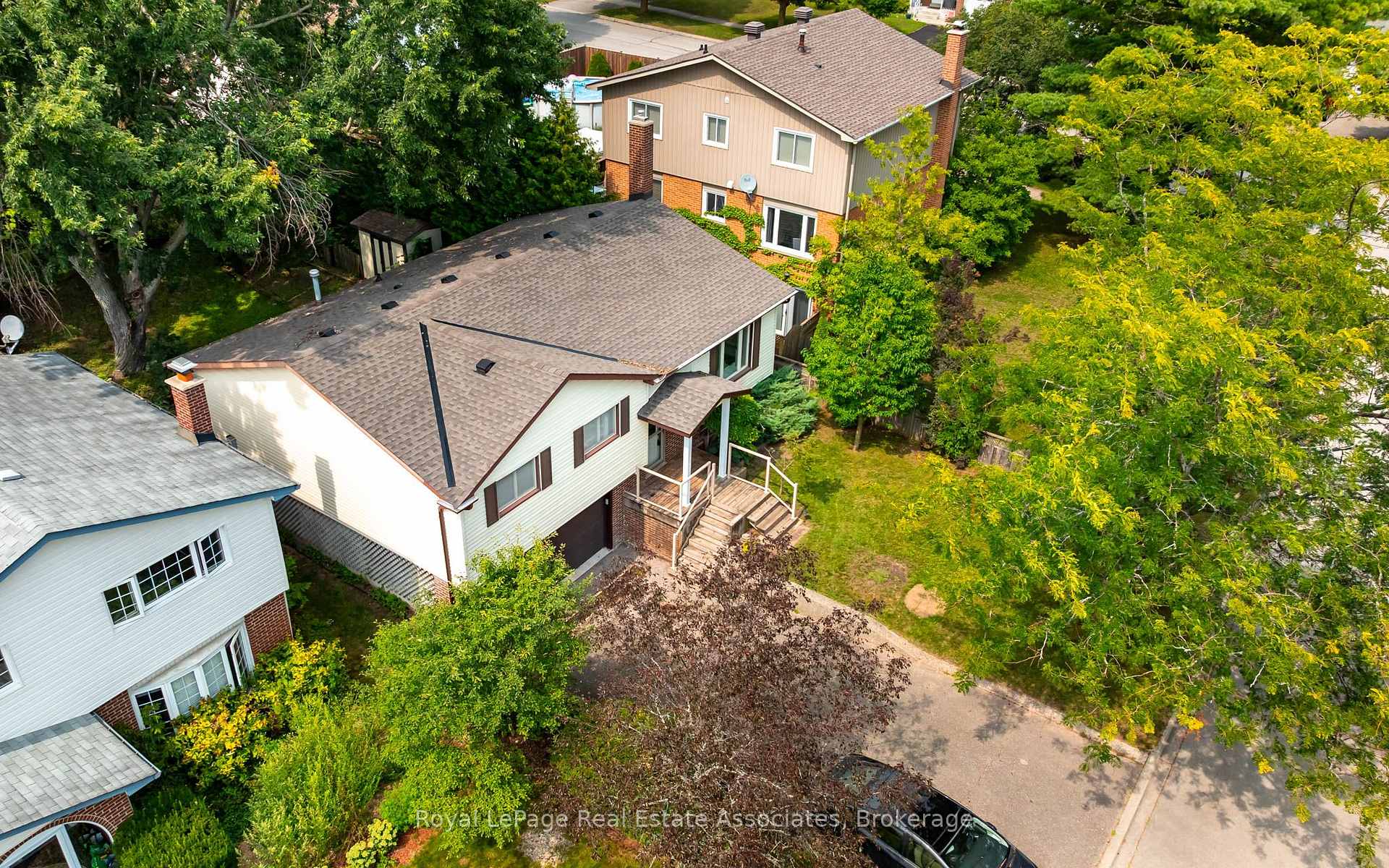 Photo 6 of 11 Berry Street, Halton Hills, Acton — HOMEH