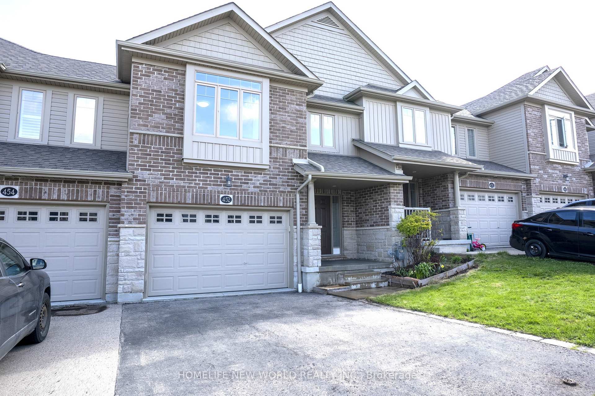 Photo 2 of 452 Avens Street, Waterloo, Columbia Forest/Clair Hills — HOMEH