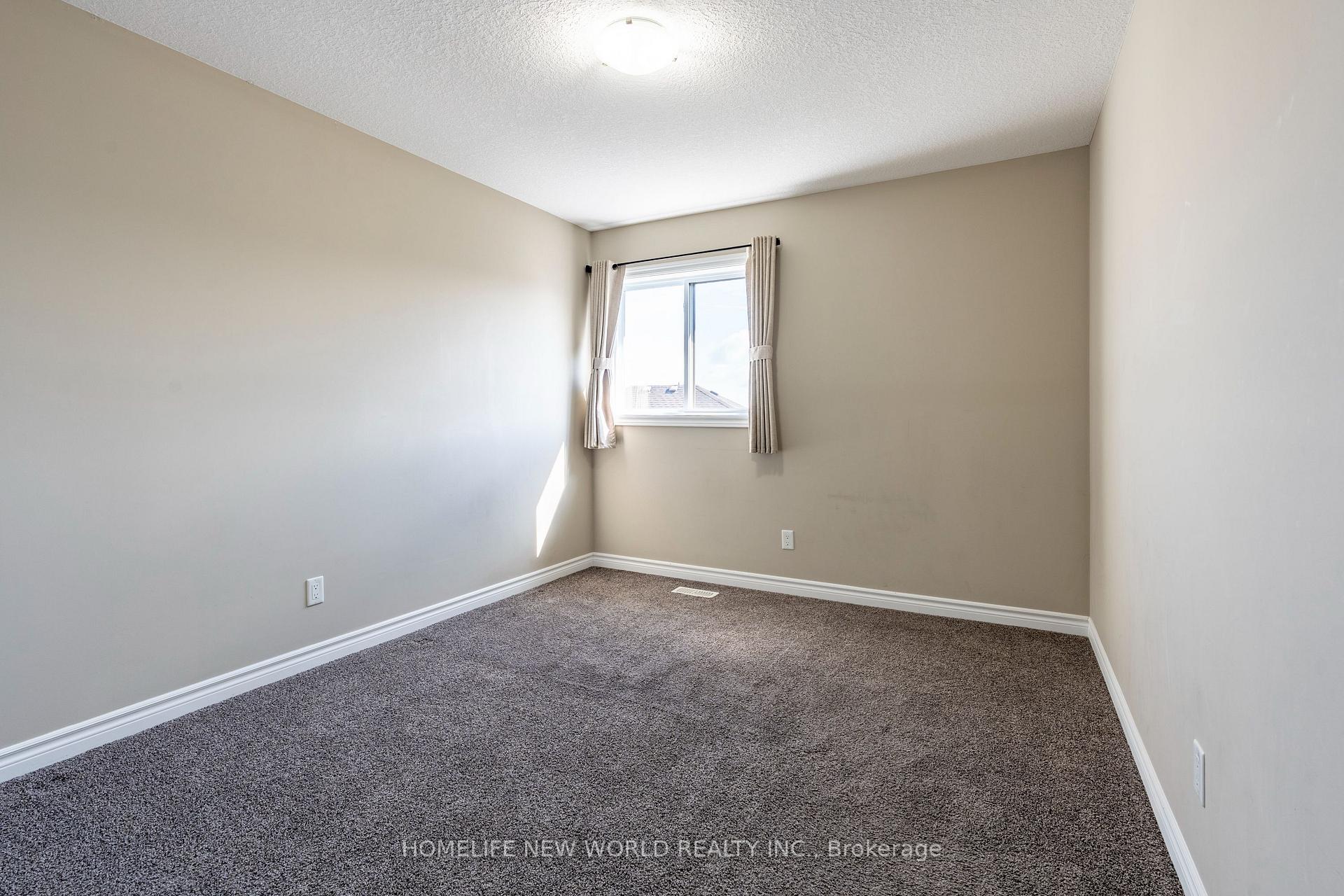 Photo 15 of 452 Avens Street, Waterloo, Columbia Forest/Clair Hills — HOMEH