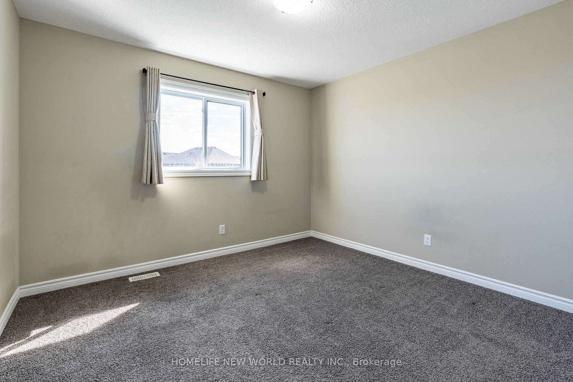Photo 17 of 452 Avens Street, Waterloo, Columbia Forest/Clair Hills — HOMEH