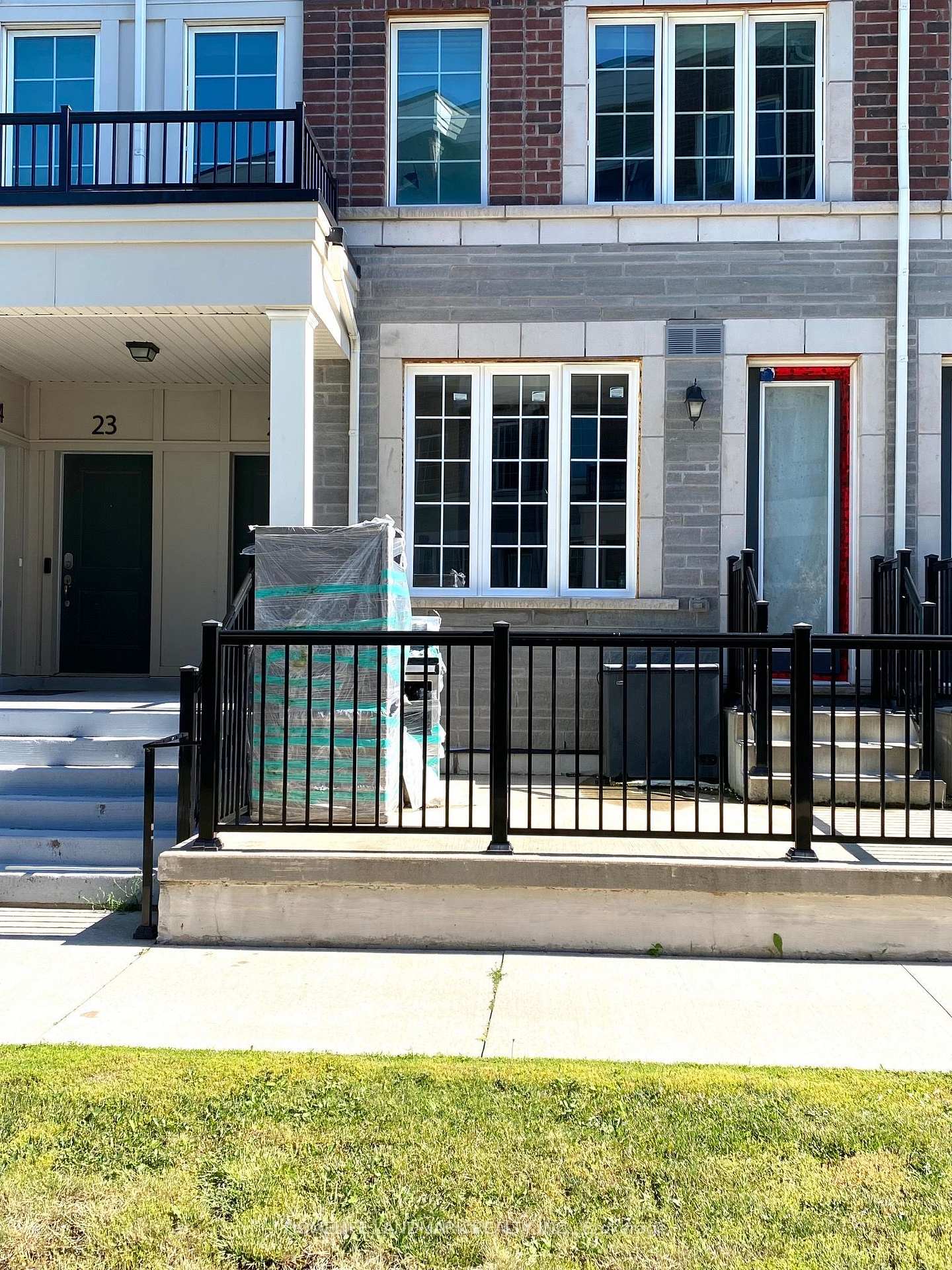 Photo 2 of Unit 21, 2199 Lillykin Street, Oakville, River Oaks — HOMEH