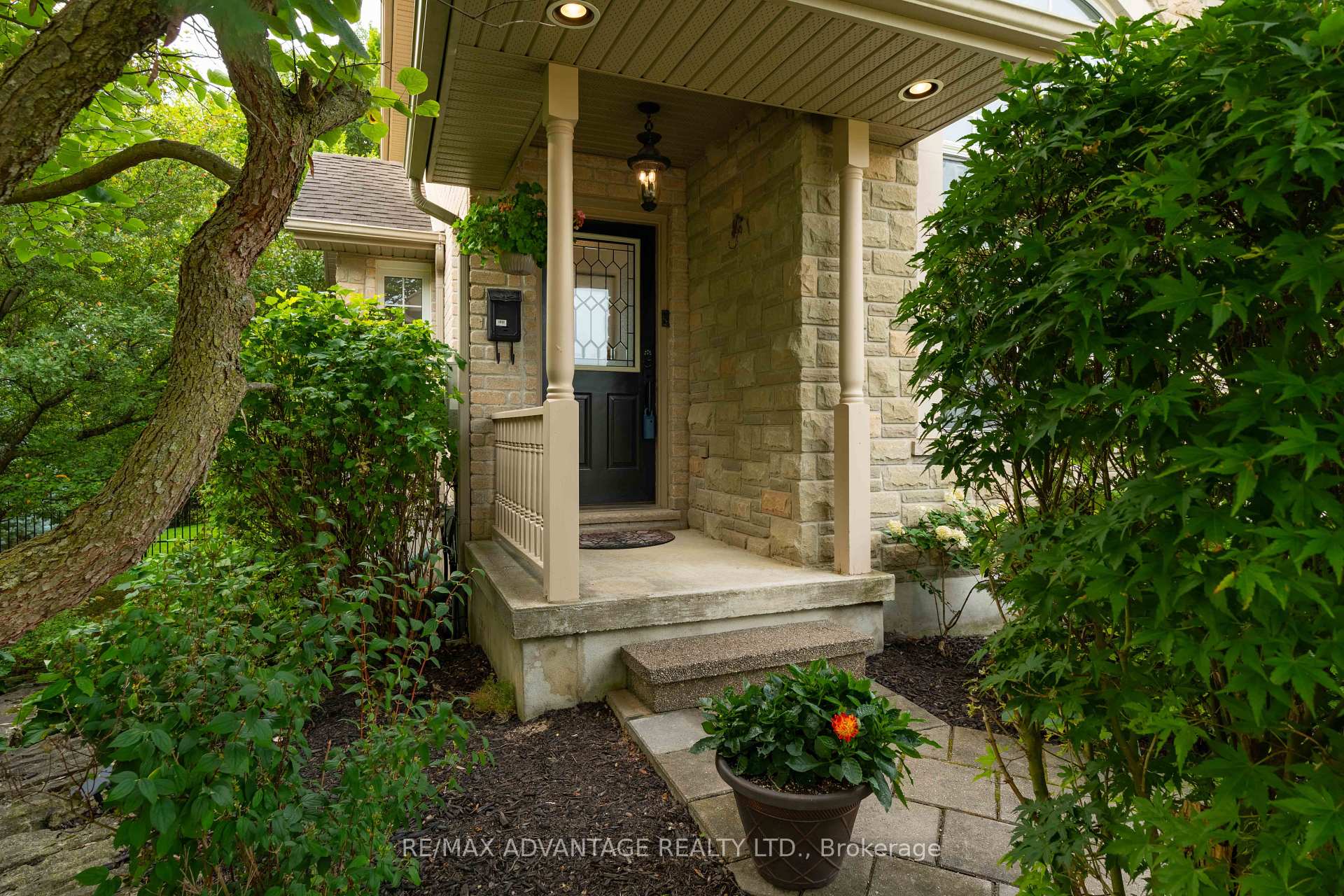 Photo 3 of 1519 Shore Road, London, South A — HOMEH