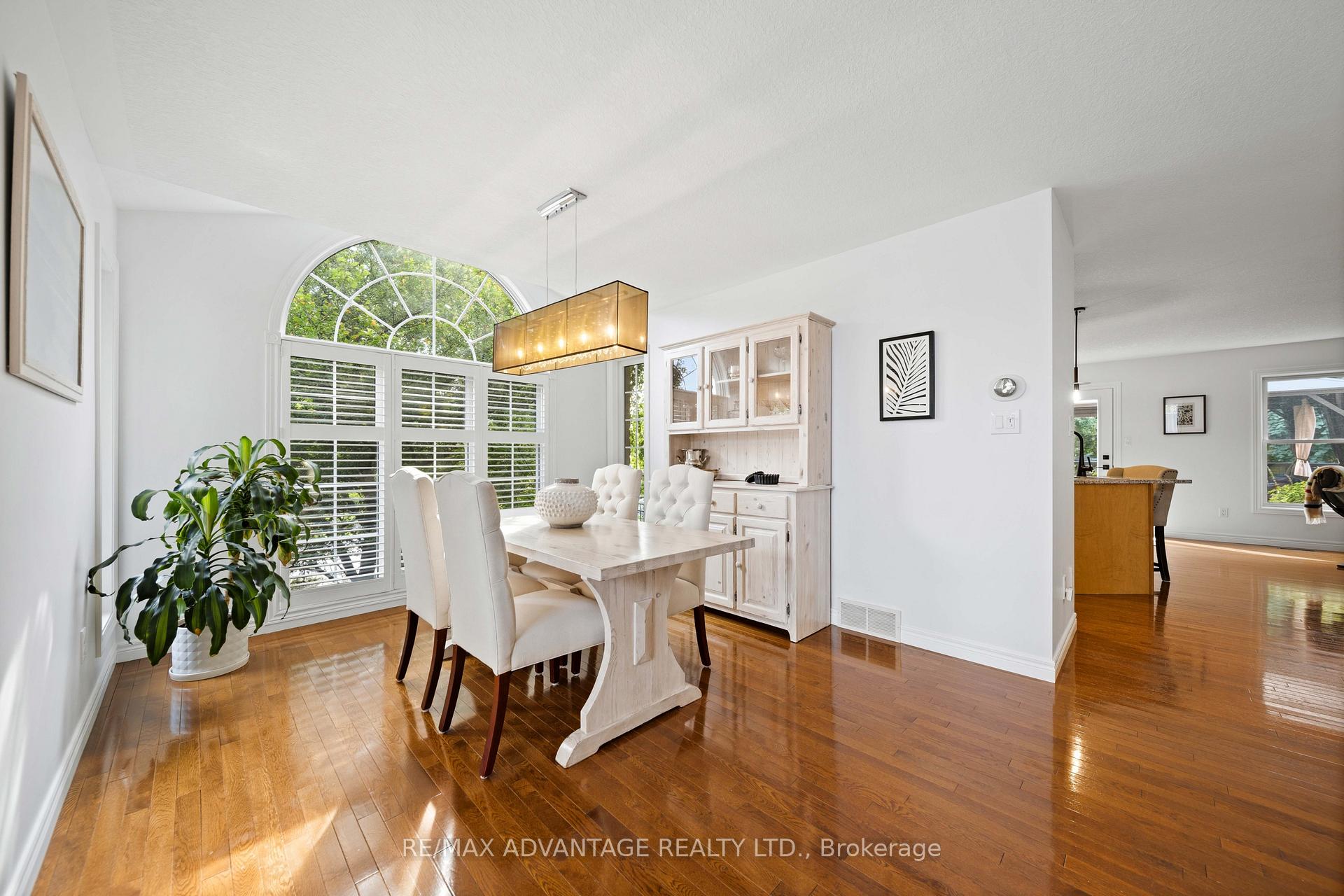 Photo 6 of 1519 Shore Road, London, South A — HOMEH