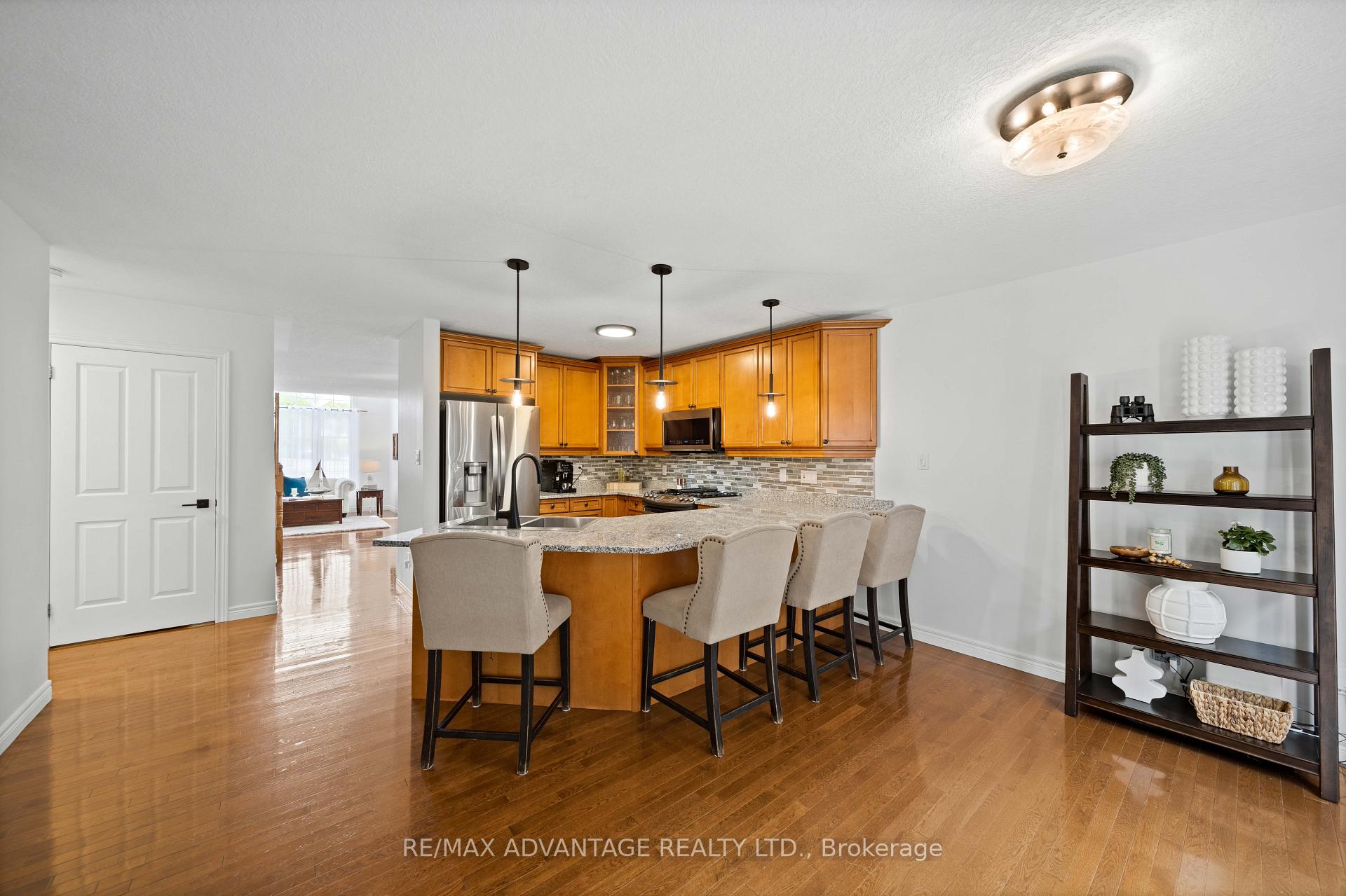 Photo 8 of 1519 Shore Road, London, South A — HOMEH
