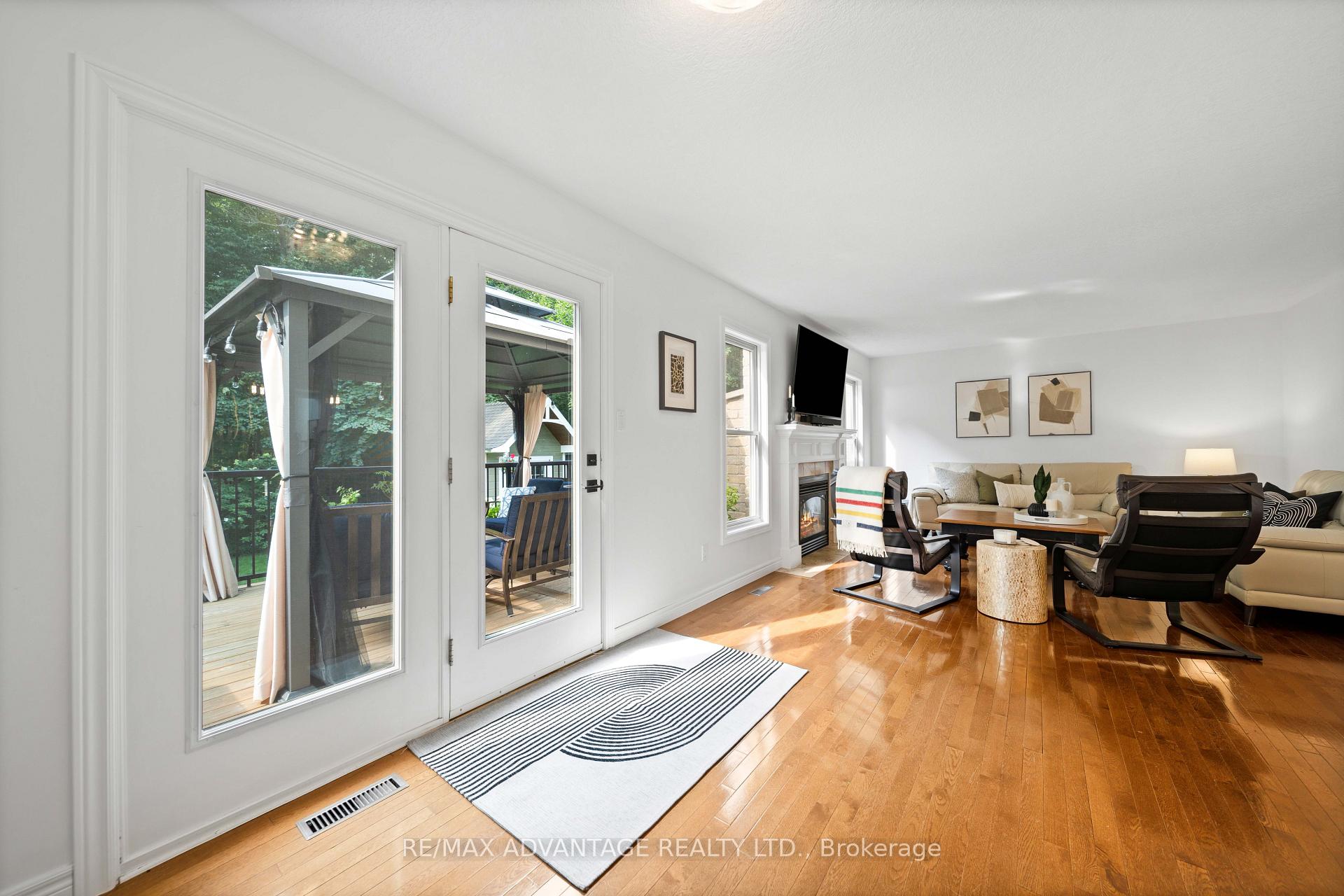 Photo 9 of 1519 Shore Road, London, South A — HOMEH