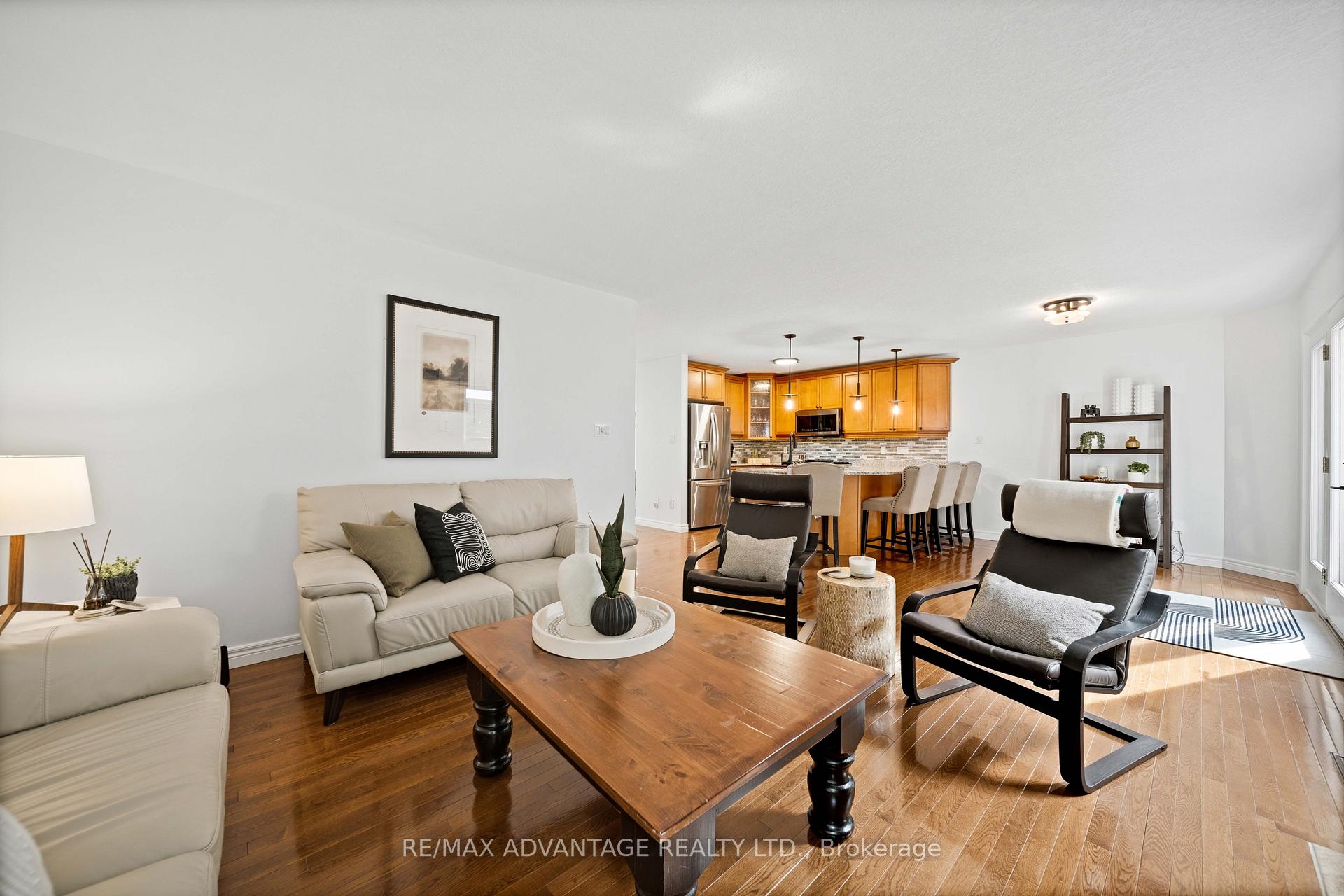 Photo 12 of 1519 Shore Road, London, South A — HOMEH