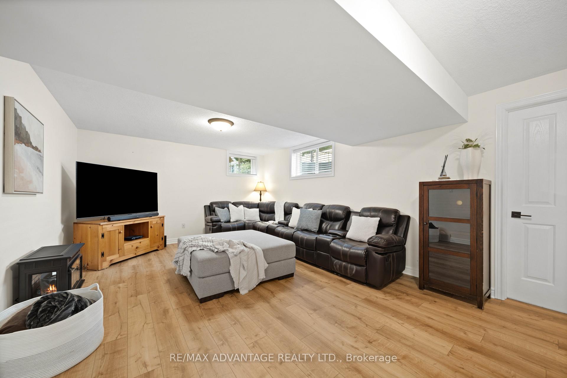 Photo 29 of 1519 Shore Road, London, South A — HOMEH