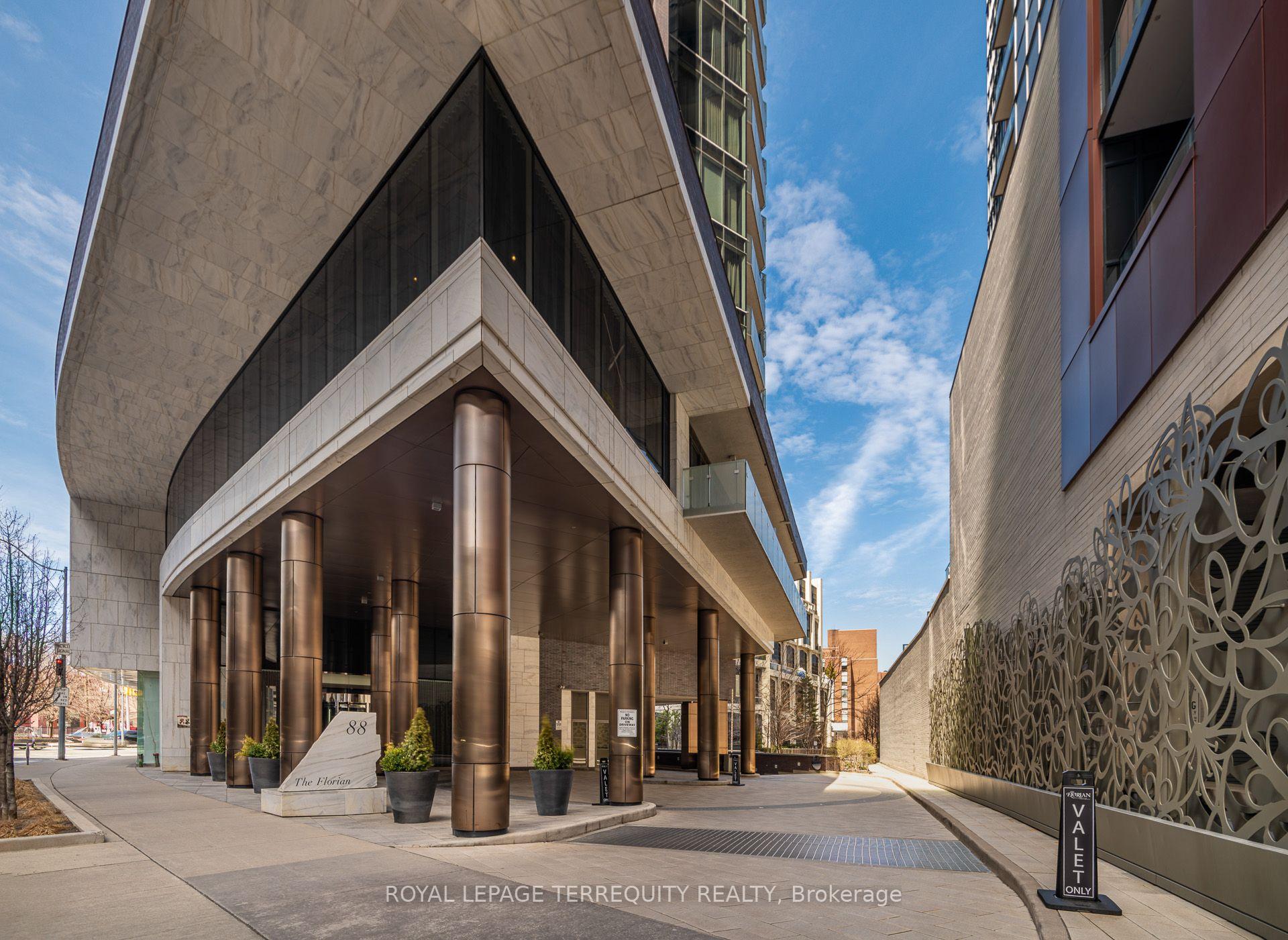 Photo 3 of Unit 1704, 88 Davenport Road, Toronto, The Annex — HOMEH