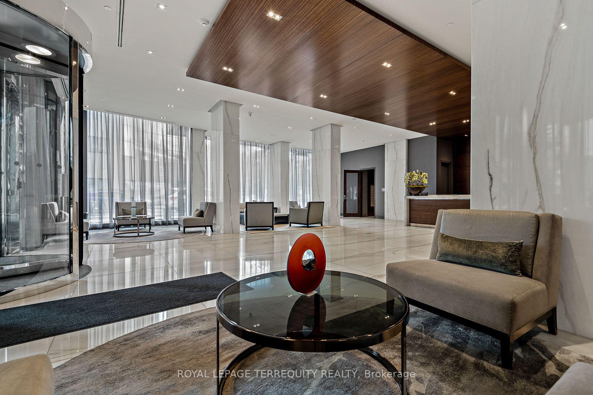 Photo 7 of Unit 1704, 88 Davenport Road, Toronto, The Annex — HOMEH