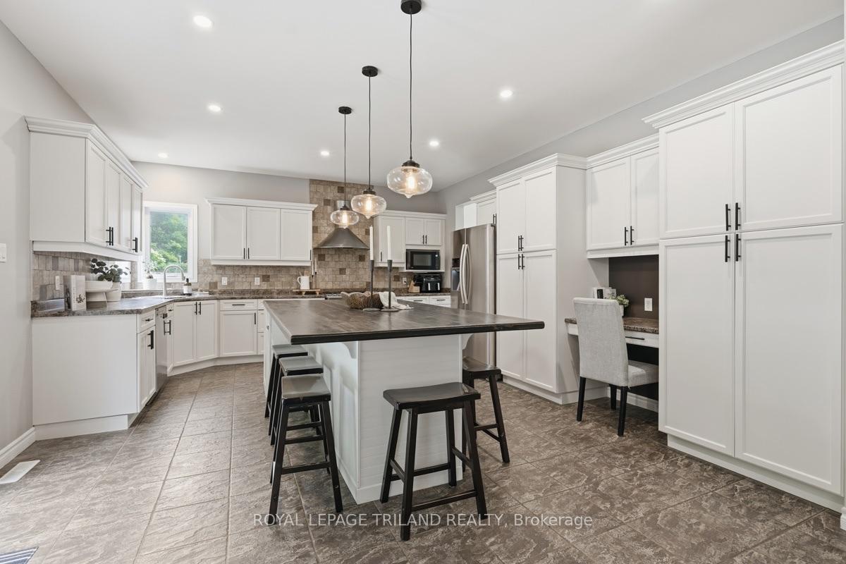 Photo 7 of 365 Richmeadow Road, London, North M — HOMEH