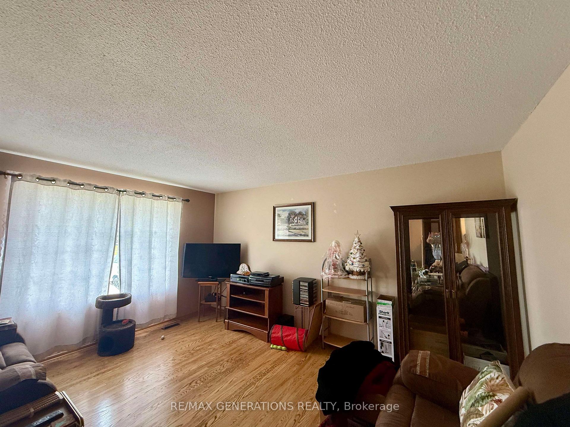 Photo 3 of 115 James Street N, Thunder Bay, Edgewater Park — HOMEH