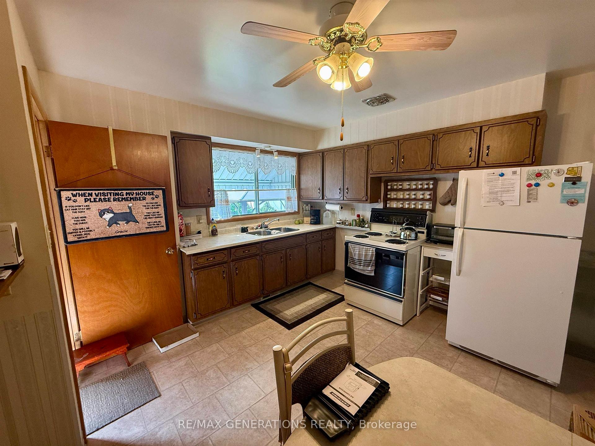 Photo 4 of 115 James Street N, Thunder Bay, Edgewater Park — HOMEH