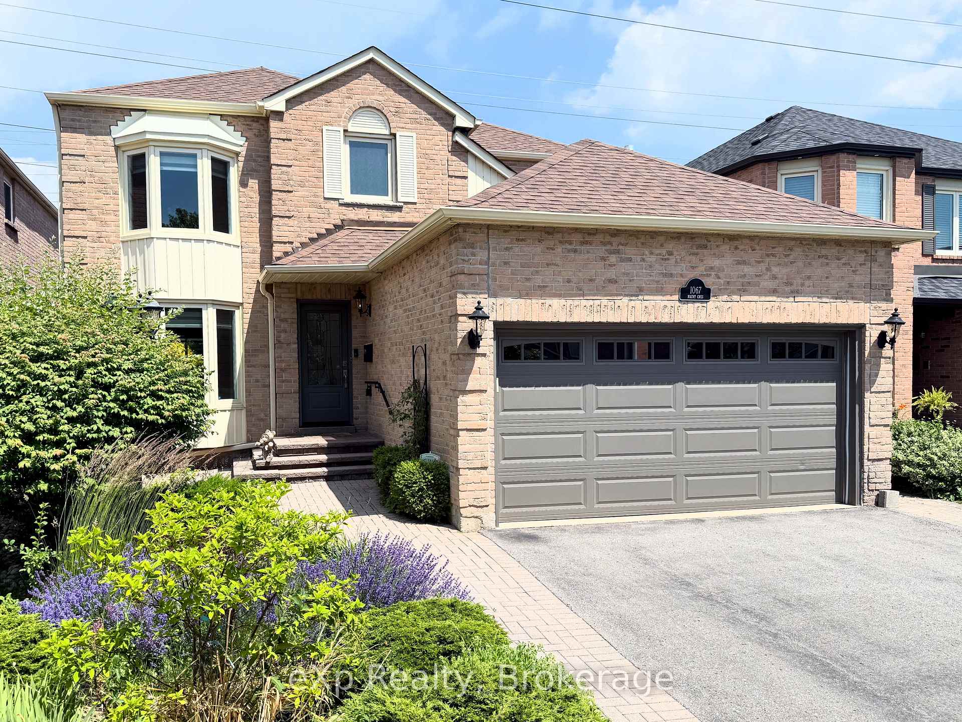 Photo 2 of 1067 Maury Crescent, Pickering, Liverpool — HOMEH