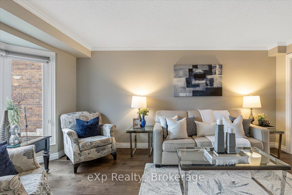 Photo 5 of 1067 Maury Crescent, Pickering, Liverpool — HOMEH