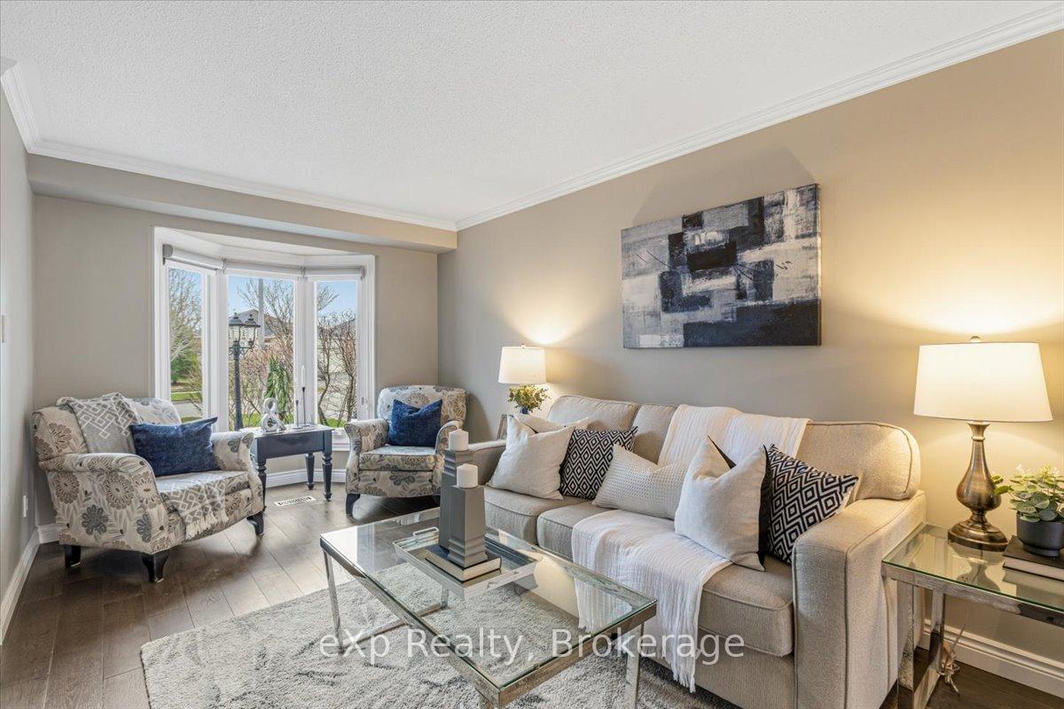 Photo 6 of 1067 Maury Crescent, Pickering, Liverpool — HOMEH