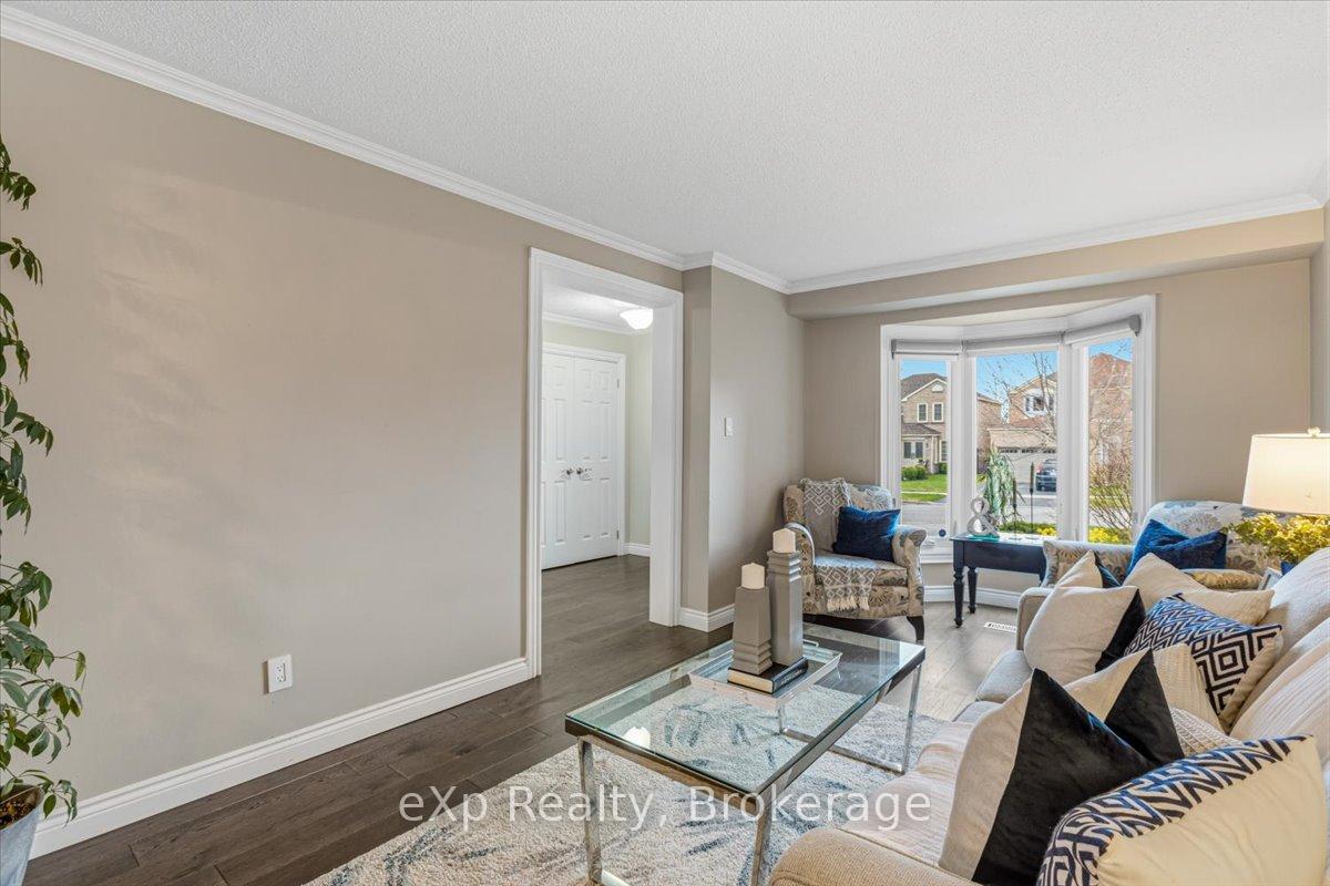 Photo 7 of 1067 Maury Crescent, Pickering, Liverpool — HOMEH