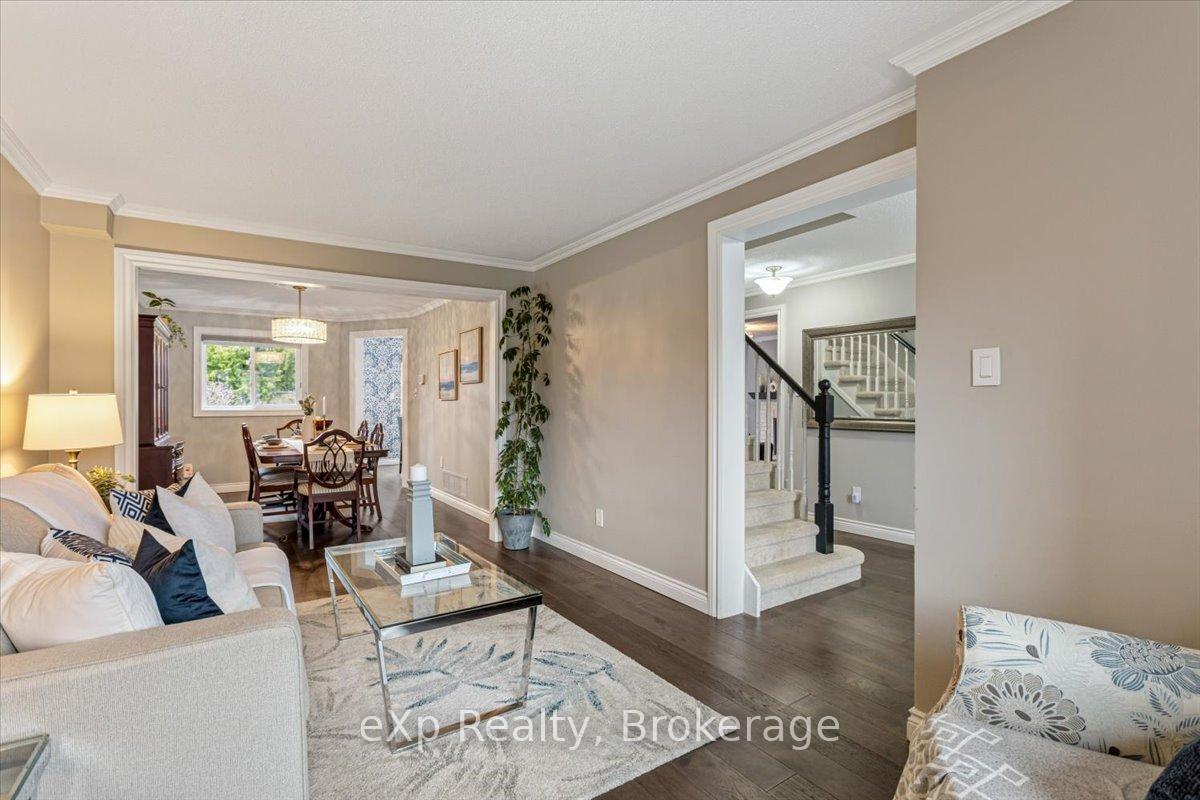 Photo 8 of 1067 Maury Crescent, Pickering, Liverpool — HOMEH