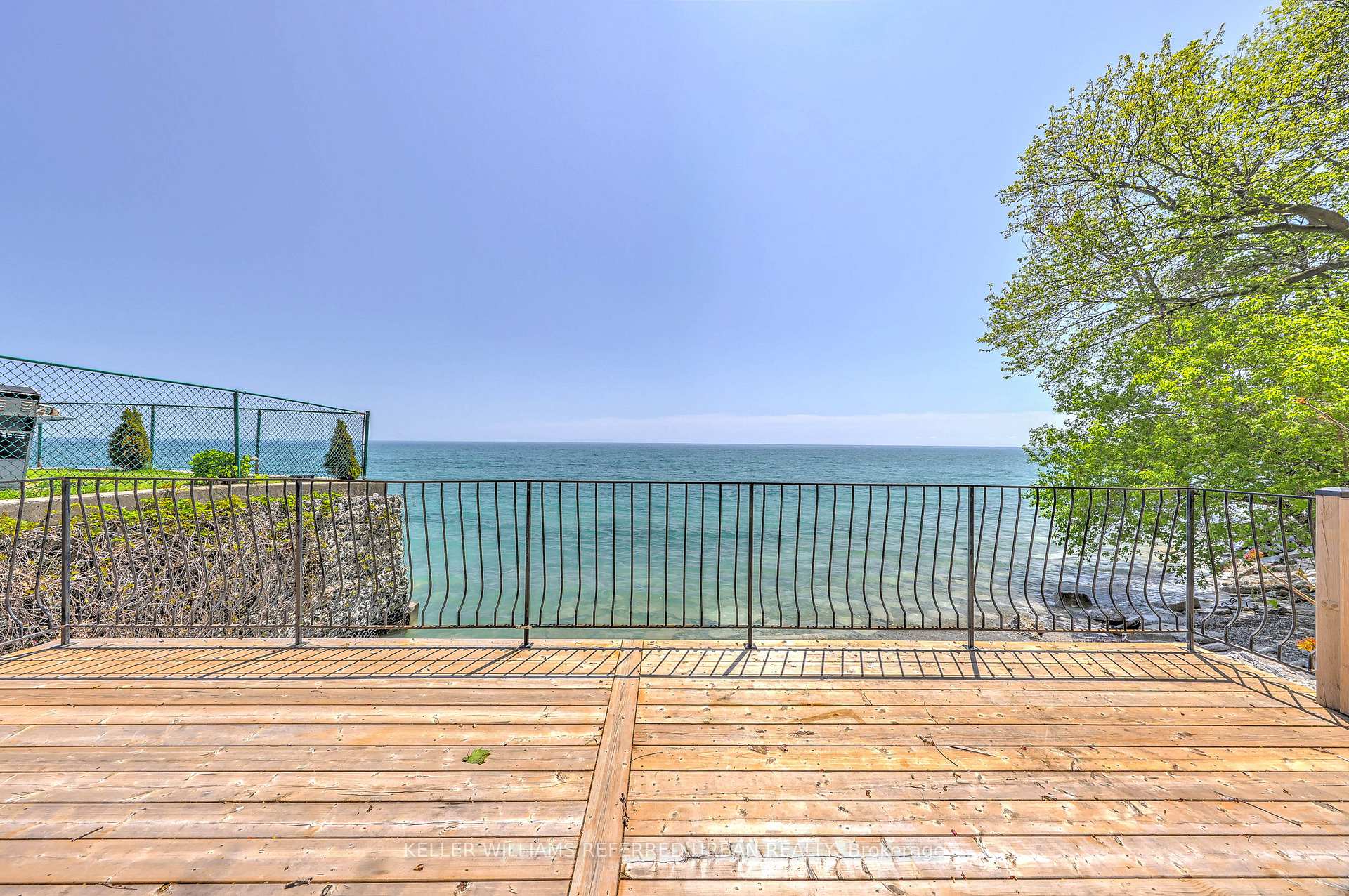 Front of 2703 Lake Shore Boulevard W