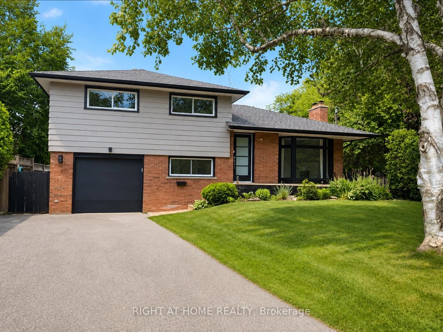 Photo 1 of 530 Lynda Lane, Hamilton, Ancaster — HOMEH