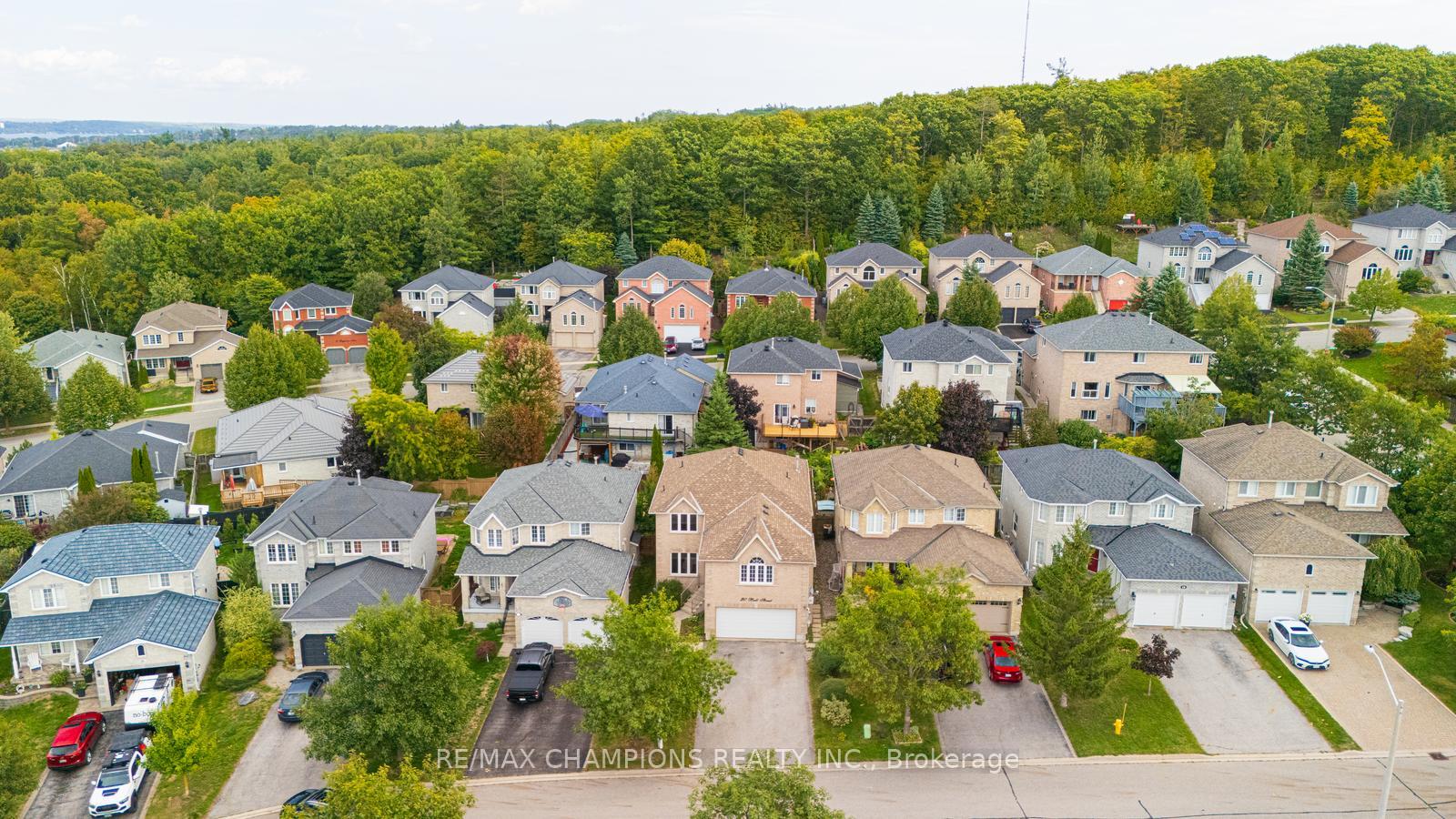 Photo 2 of 20 Bell Street, Barrie, Ardagh — HOMEH