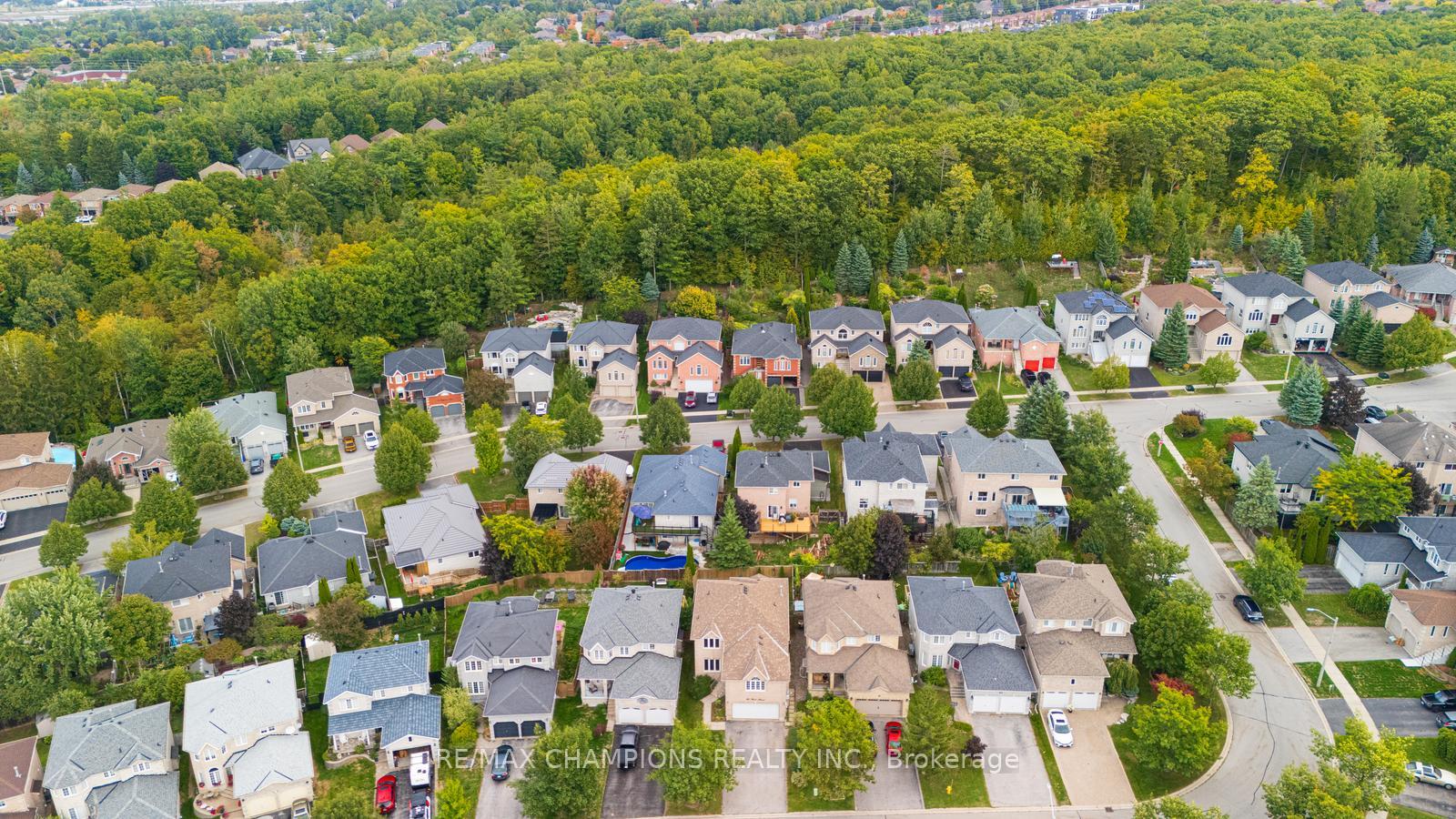 Photo 3 of 20 Bell Street, Barrie, Ardagh — HOMEH
