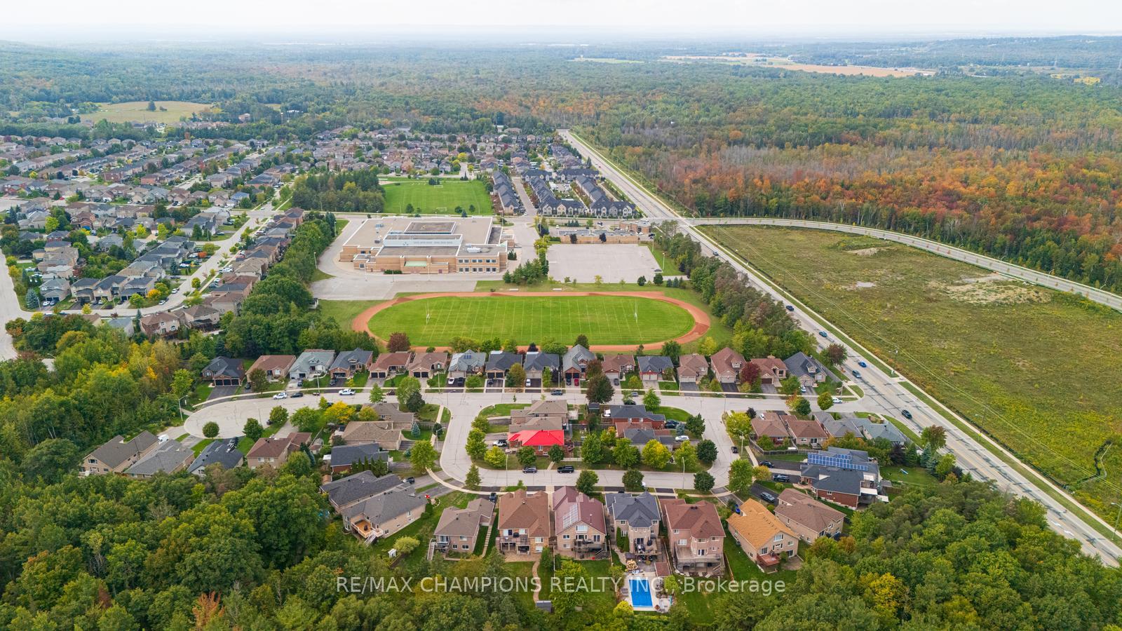 Photo 5 of 20 Bell Street, Barrie, Ardagh — HOMEH
