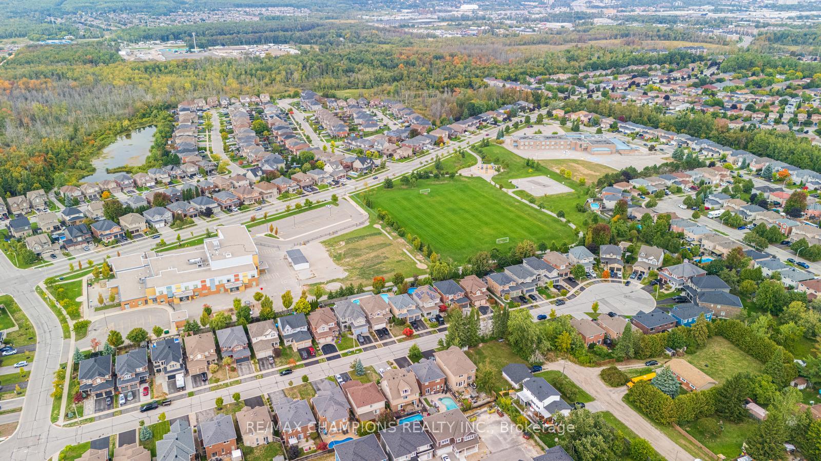 Photo 6 of 20 Bell Street, Barrie, Ardagh — HOMEH