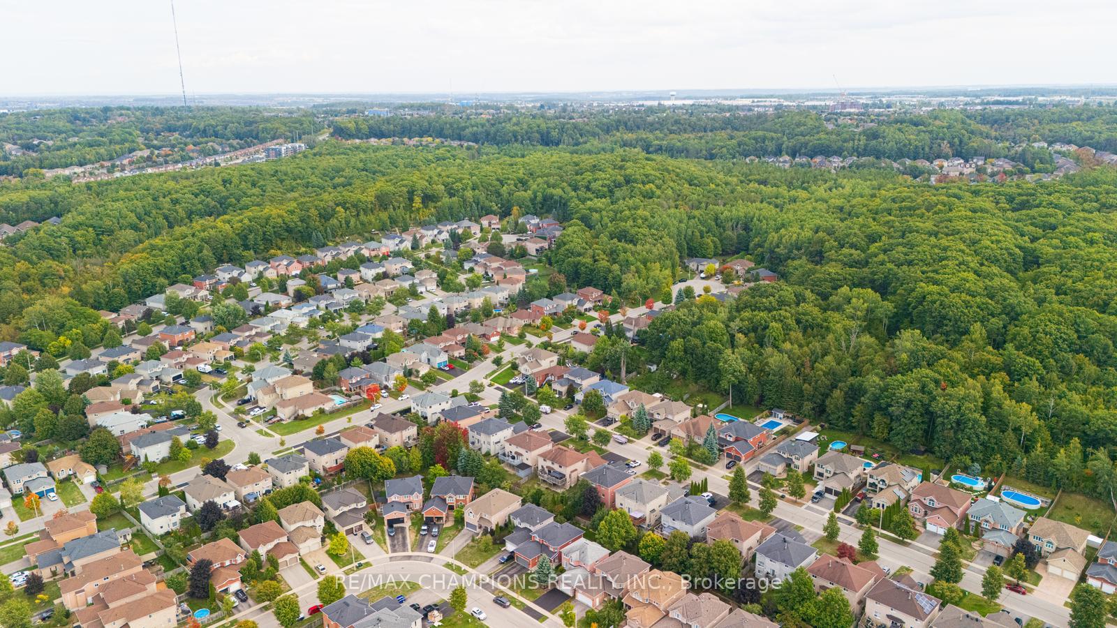 Photo 7 of 20 Bell Street, Barrie, Ardagh — HOMEH