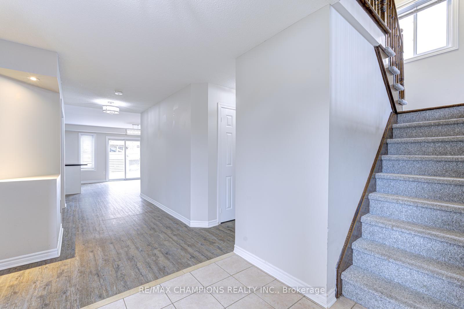 Photo 12 of 20 Bell Street, Barrie, Ardagh — HOMEH