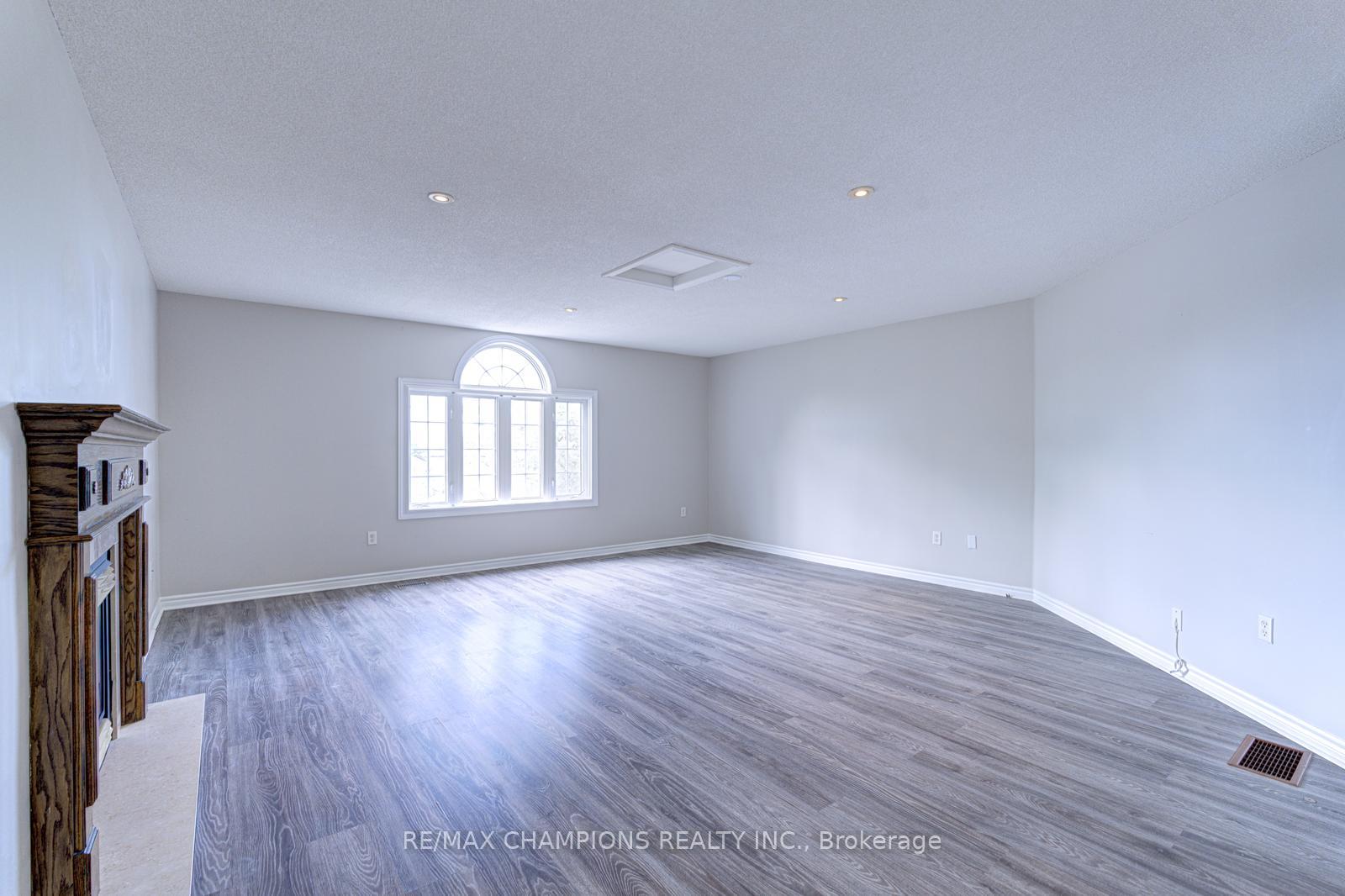 Photo 30 of 20 Bell Street, Barrie, Ardagh — HOMEH