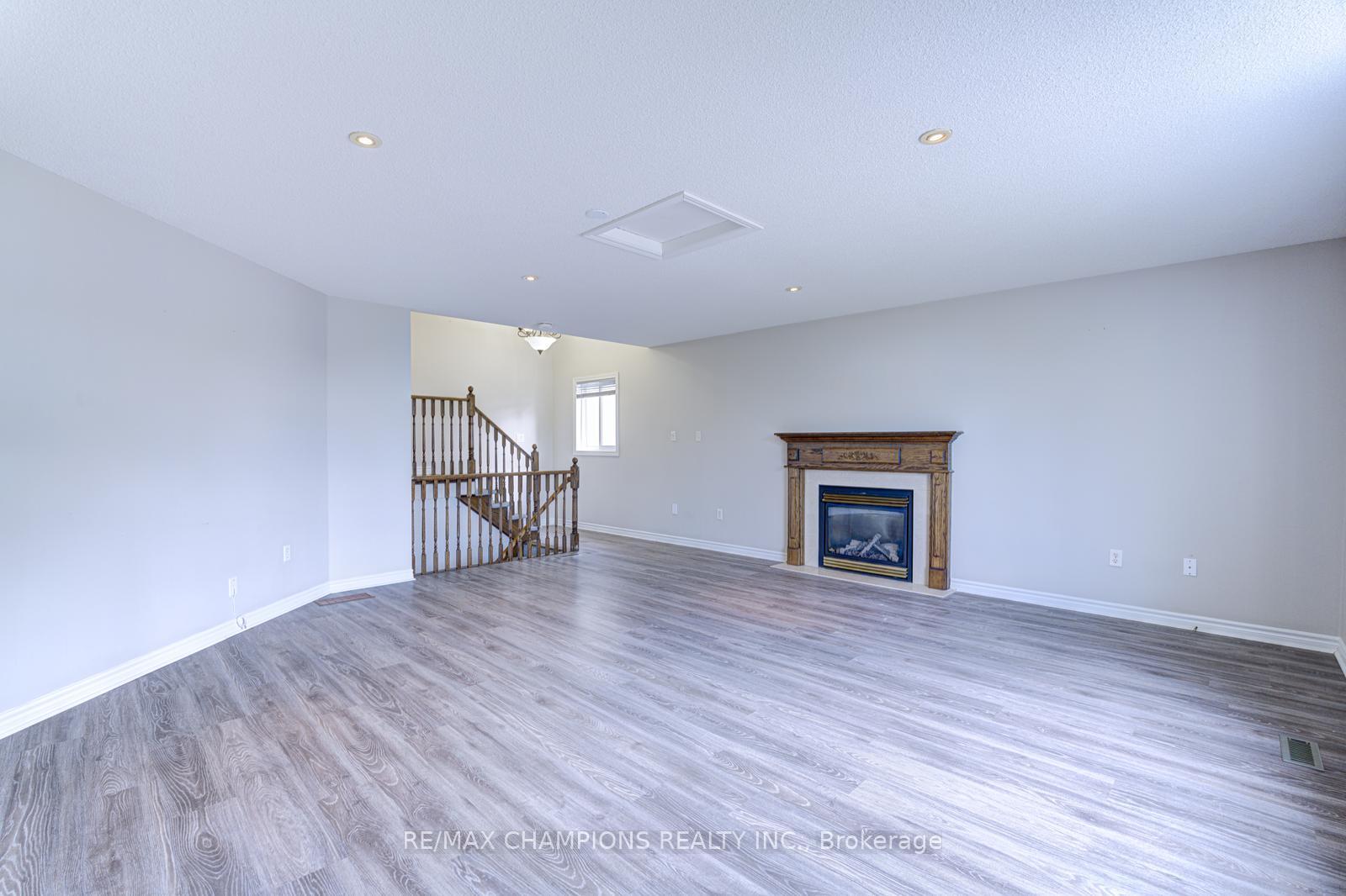 Photo 31 of 20 Bell Street, Barrie, Ardagh — HOMEH