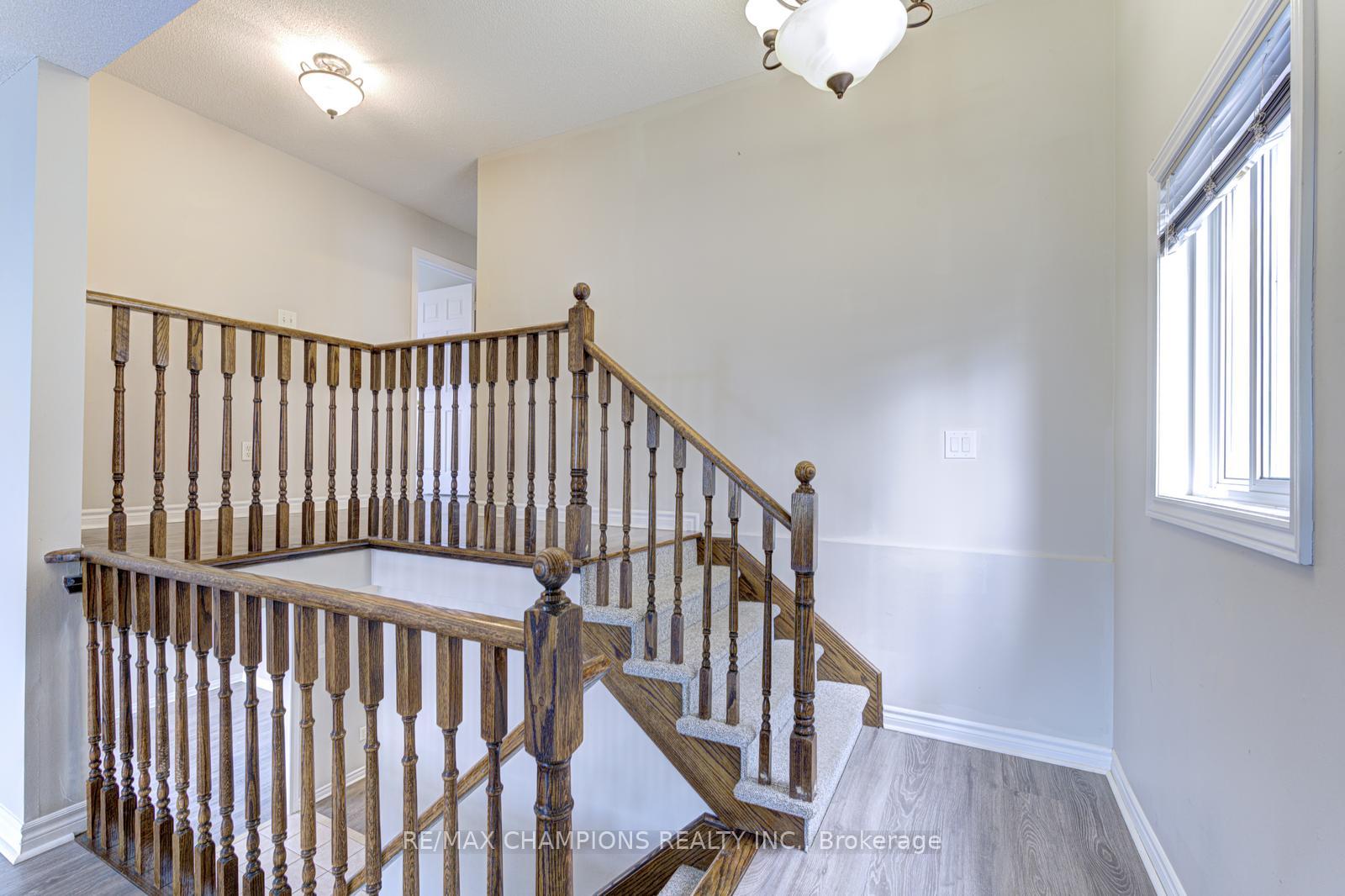 Photo 32 of 20 Bell Street, Barrie, Ardagh — HOMEH