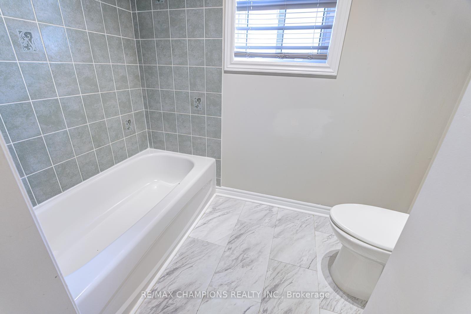 Photo 34 of 20 Bell Street, Barrie, Ardagh — HOMEH