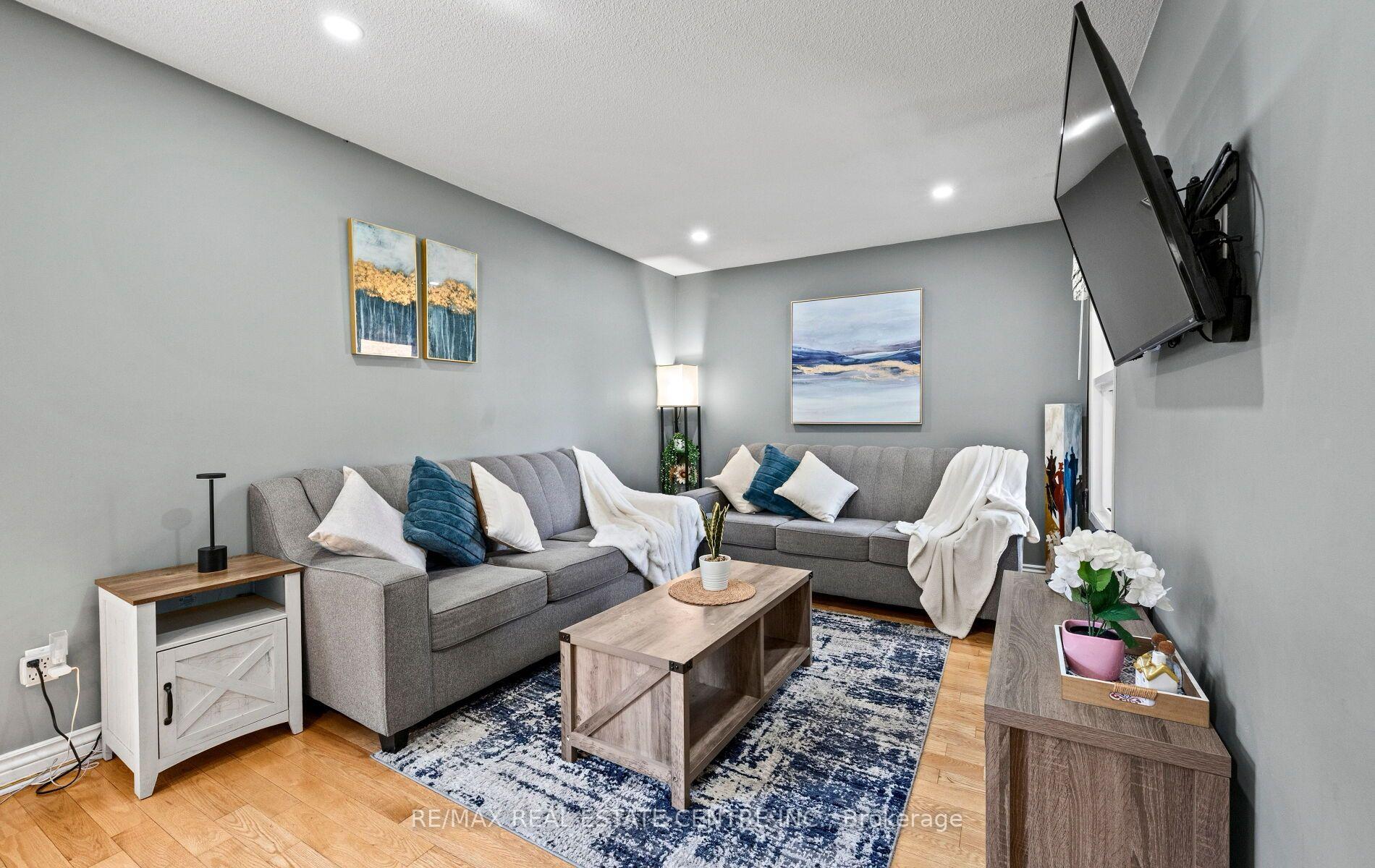 Photo 5 of 4 Ecclestone Drive, Brampton, Brampton West — HOMEH