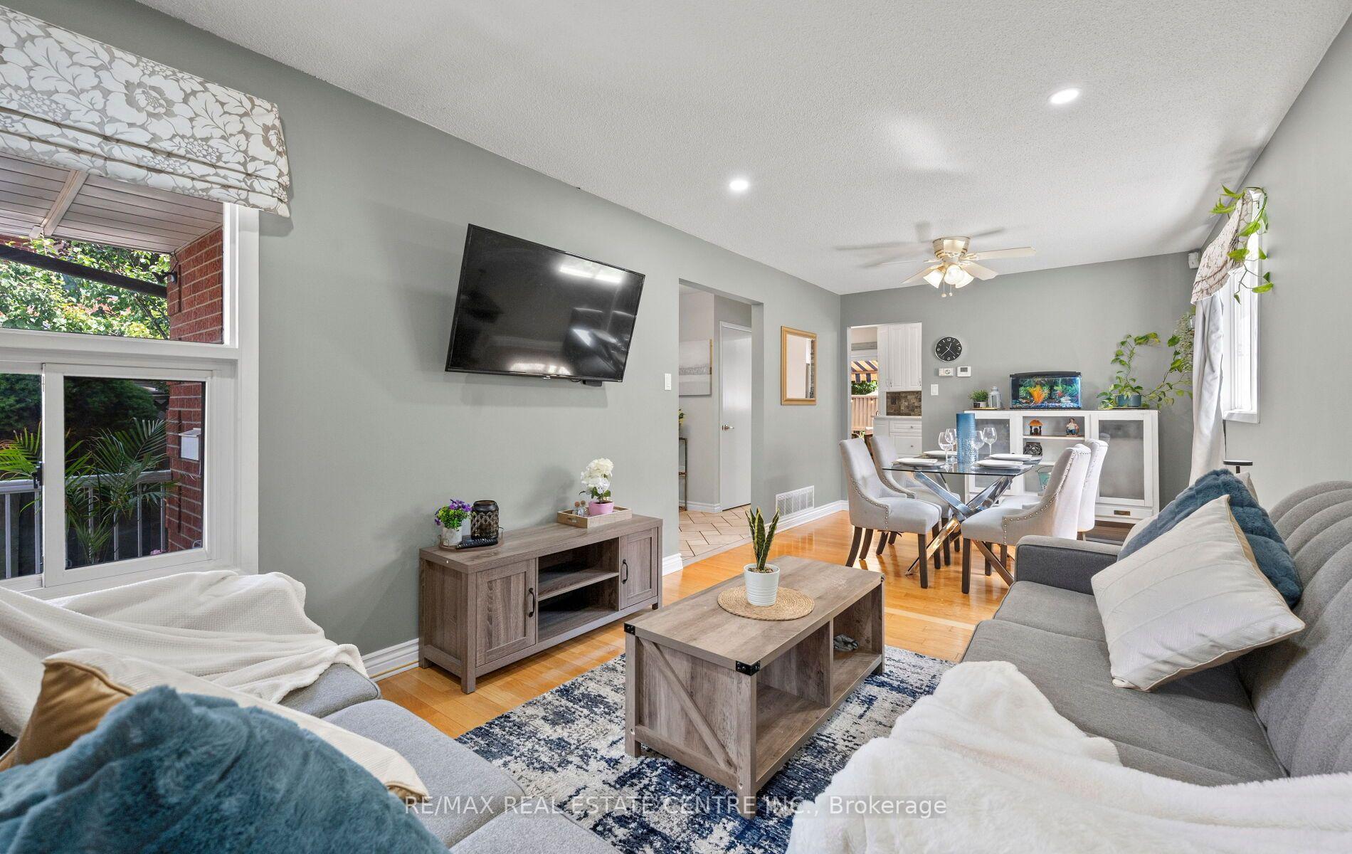 Photo 8 of 4 Ecclestone Drive, Brampton, Brampton West — HOMEH