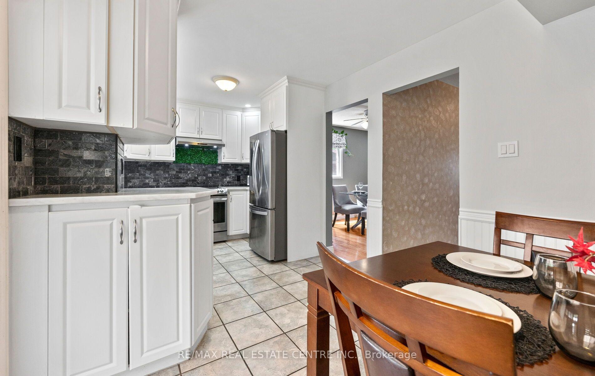Photo 14 of 4 Ecclestone Drive, Brampton, Brampton West — HOMEH