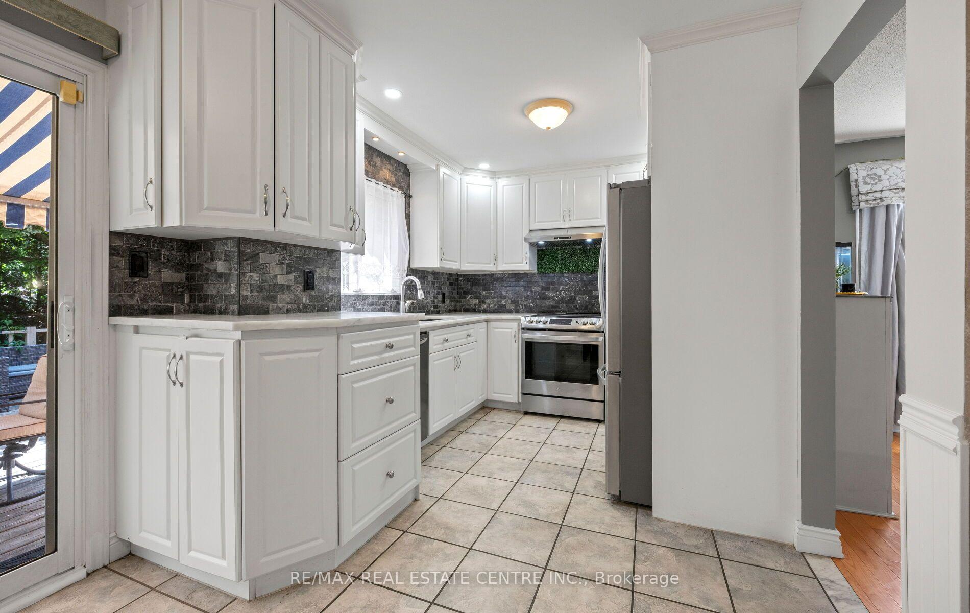 Photo 16 of 4 Ecclestone Drive, Brampton, Brampton West — HOMEH