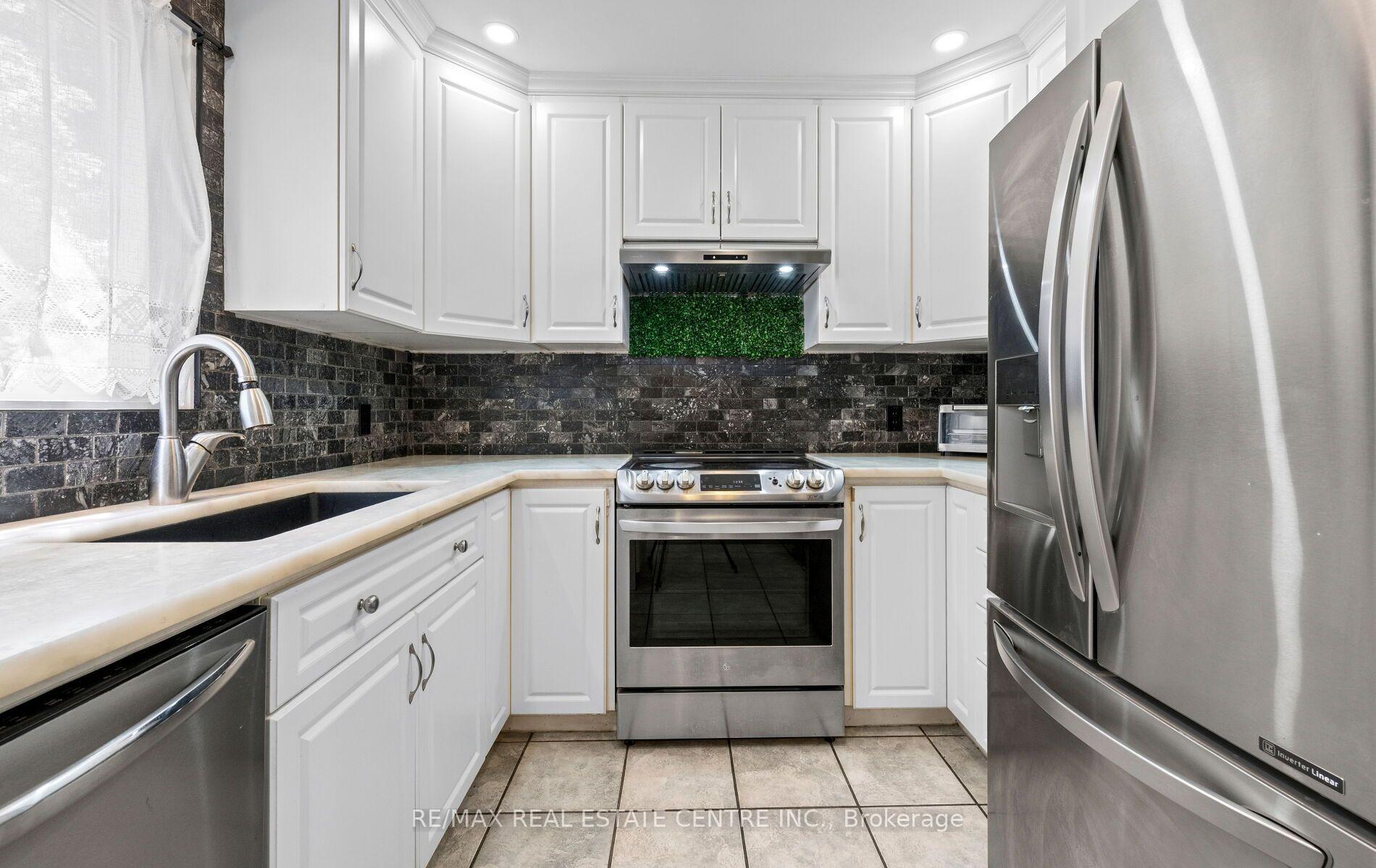 Photo 18 of 4 Ecclestone Drive, Brampton, Brampton West — HOMEH