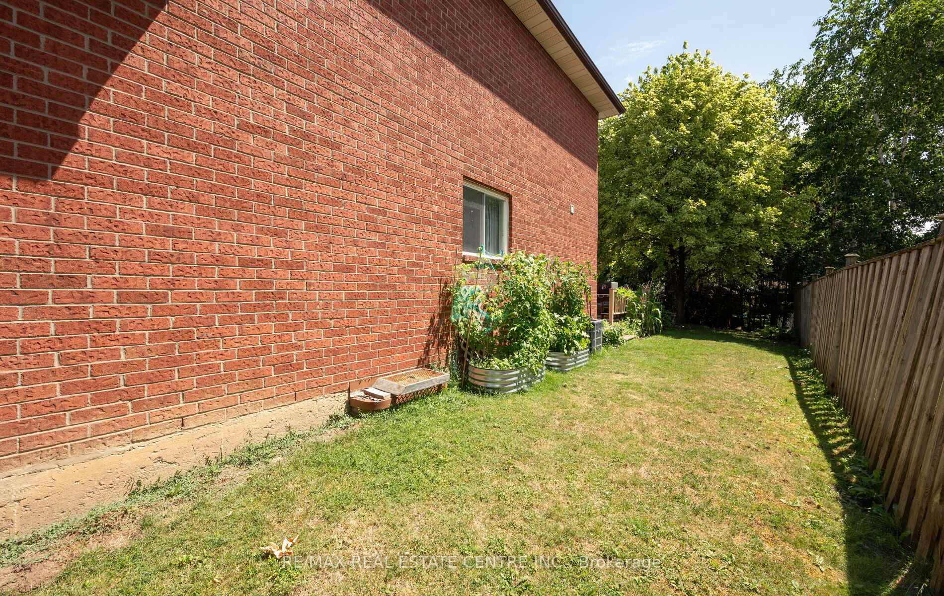Photo 40 of 4 Ecclestone Drive, Brampton, Brampton West — HOMEH