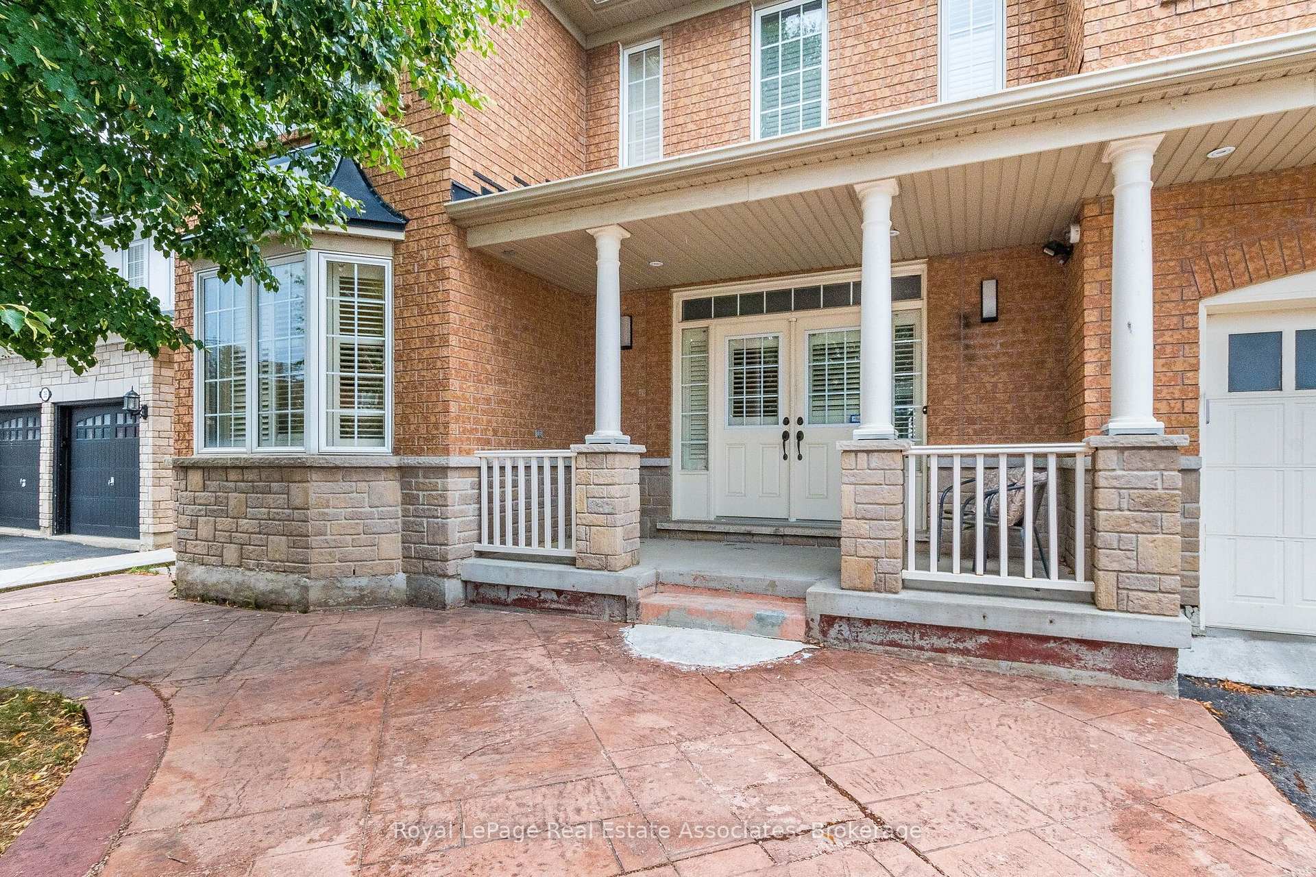 Photo 2 of 37 Latania Boulevard, Brampton, Vales of Castlemore — HOMEH