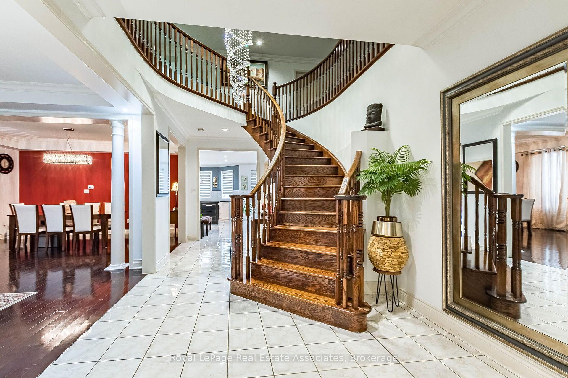 Photo 4 of 37 Latania Boulevard, Brampton, Vales of Castlemore — HOMEH