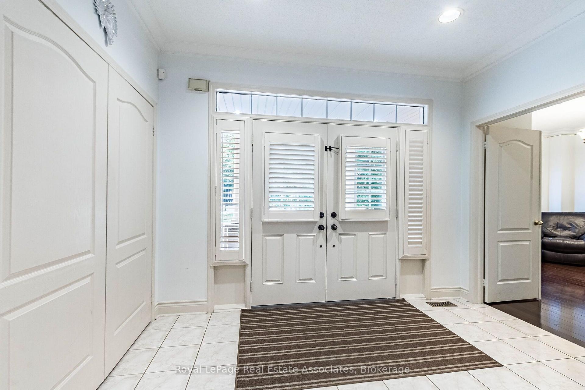Photo 5 of 37 Latania Boulevard, Brampton, Vales of Castlemore — HOMEH