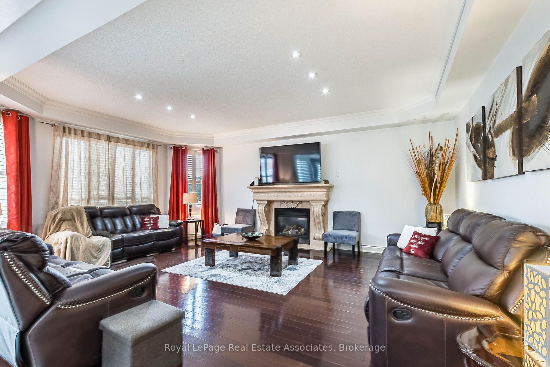 Photo 11 of 37 Latania Boulevard, Brampton, Vales of Castlemore — HOMEH