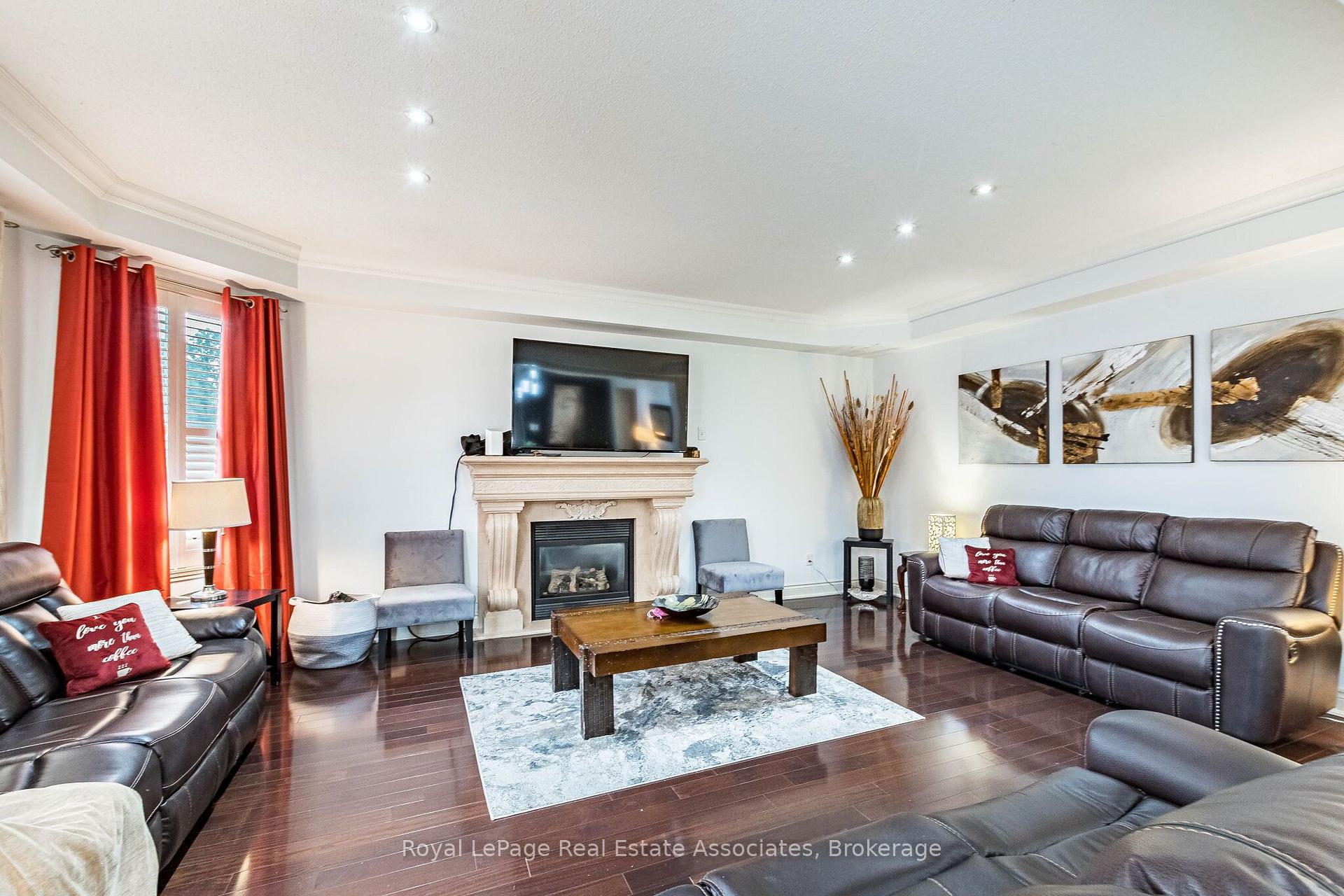 Photo 13 of 37 Latania Boulevard, Brampton, Vales of Castlemore — HOMEH